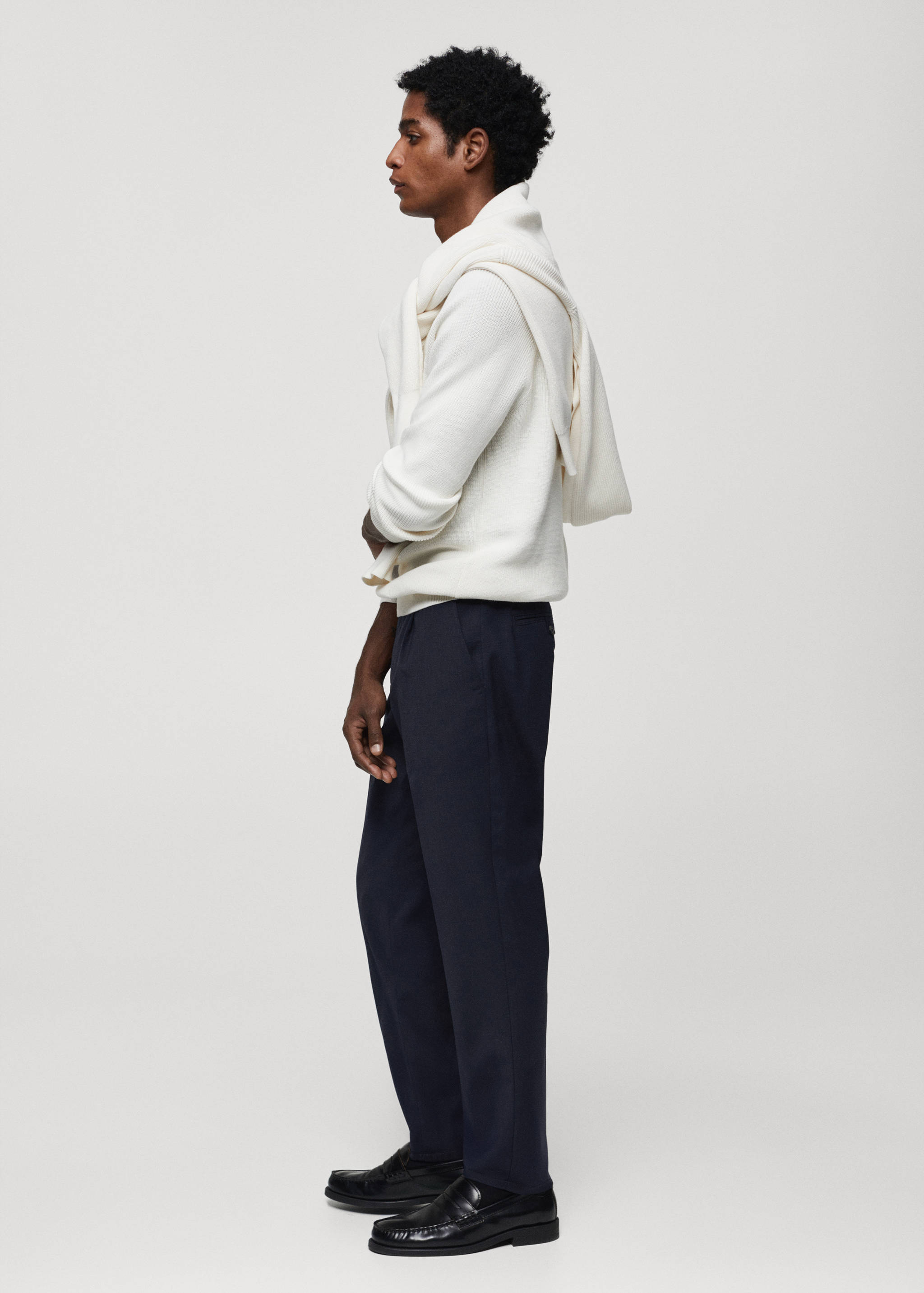 Cold wool pants with pleat detail - Details of the article 2