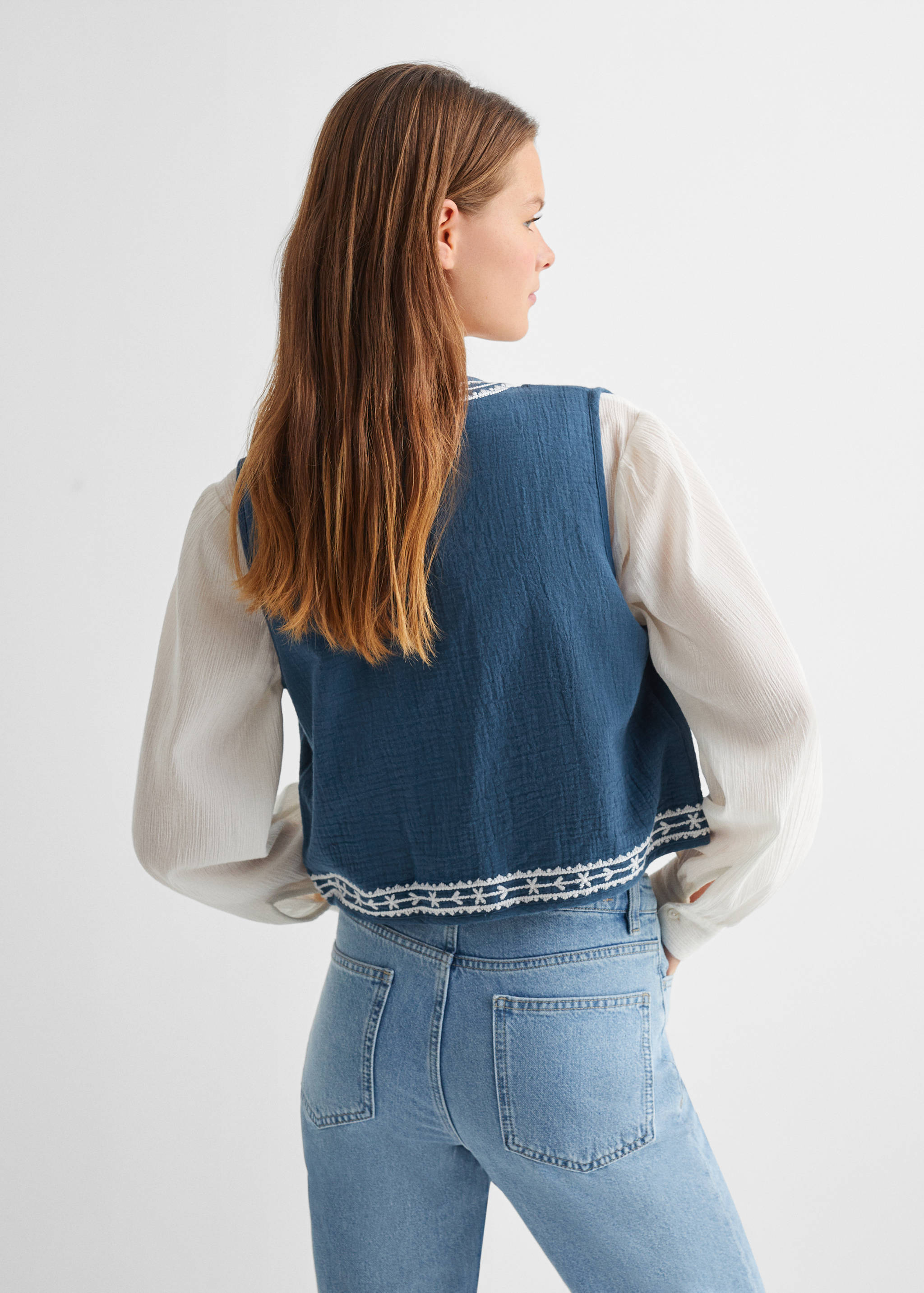 Хлопковый жилет с вышивкой - Обратная сторона изделия