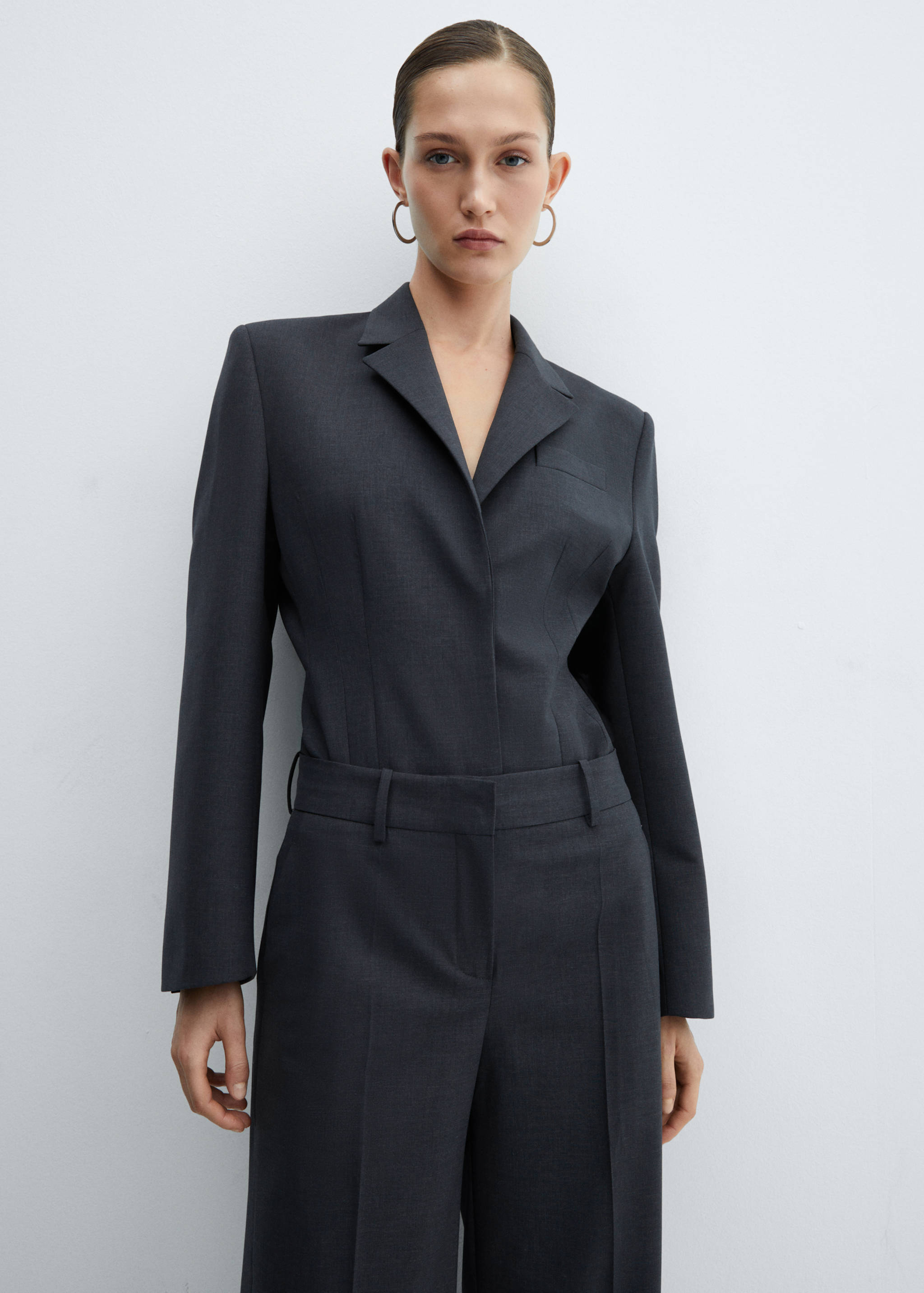 Шерстяные костюмные брюки - Средний план