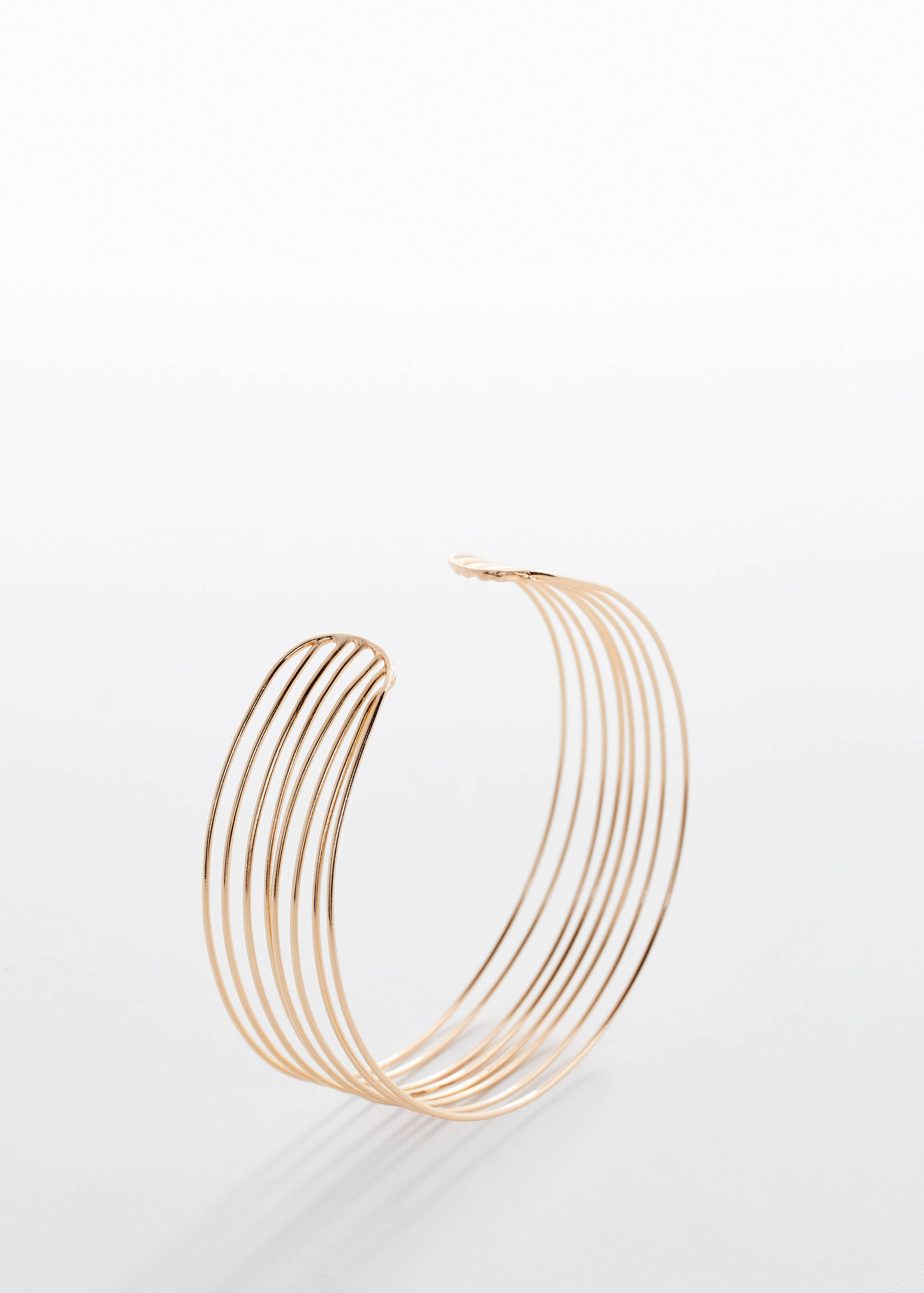 Bracelet manchette métallique - Plan moyen