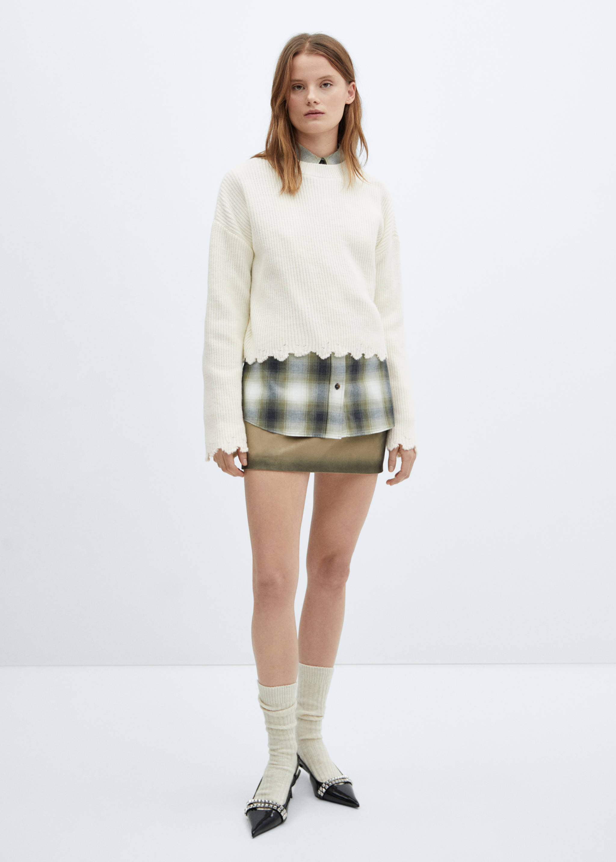 Round-neck knitted sweater - General plane