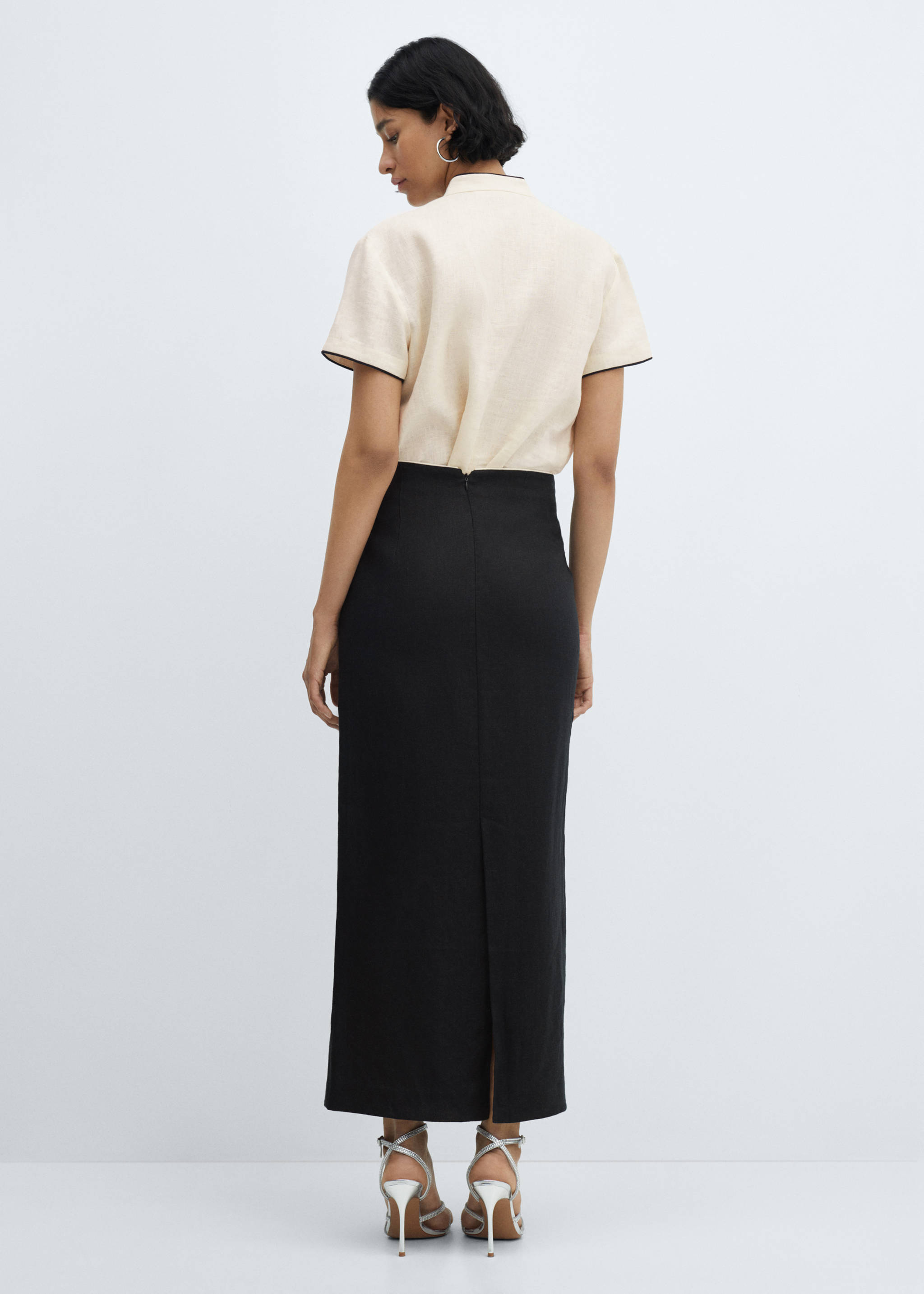 Linen skirt with slit - Reverse of the article