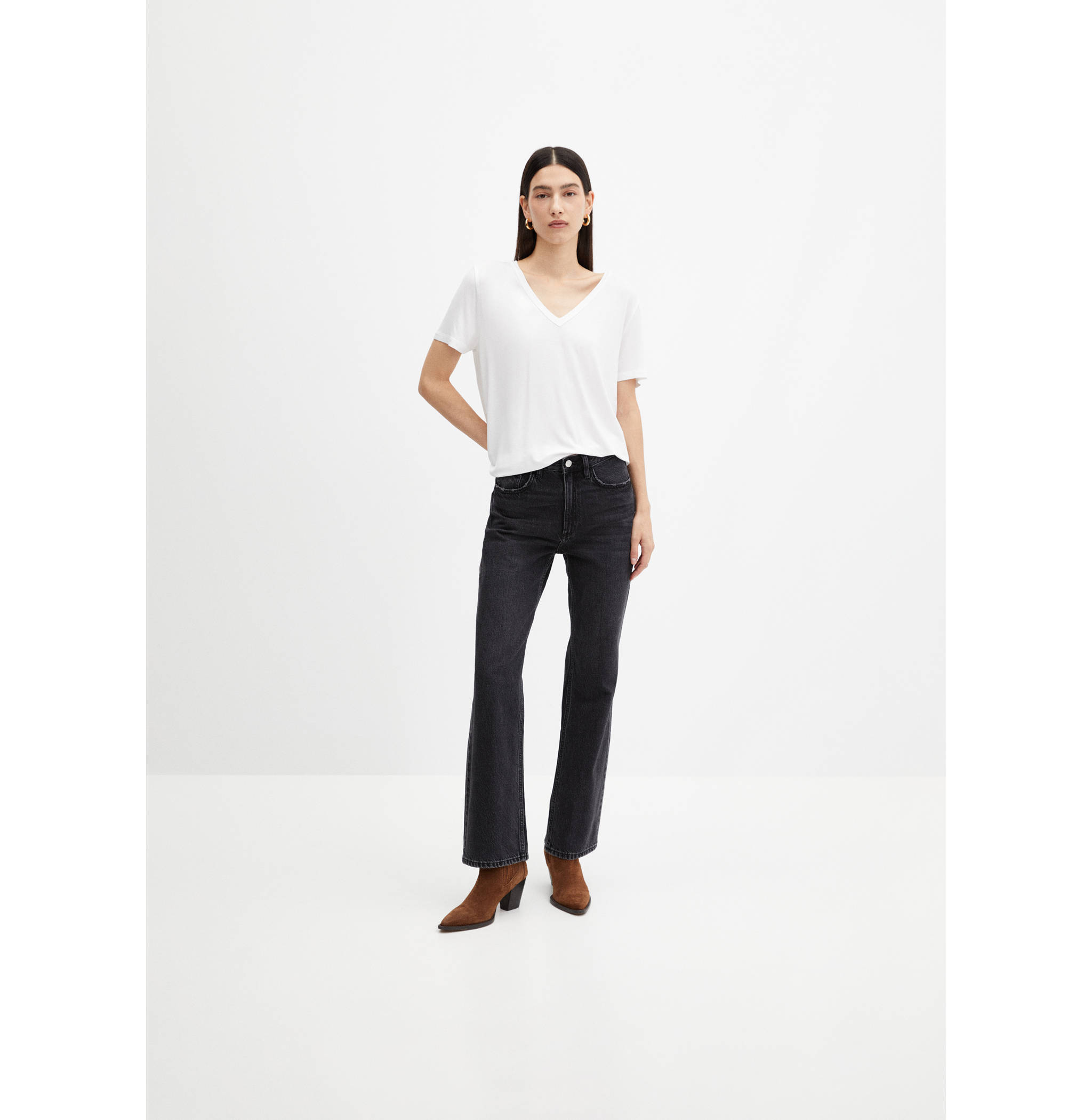 V-neck T-shirt - General plane