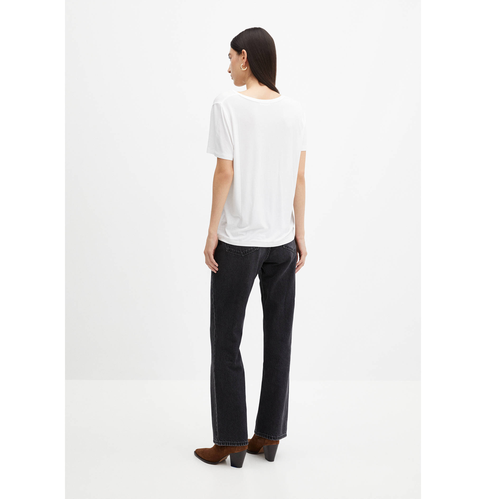 V-neck T-shirt - Reverse of the article