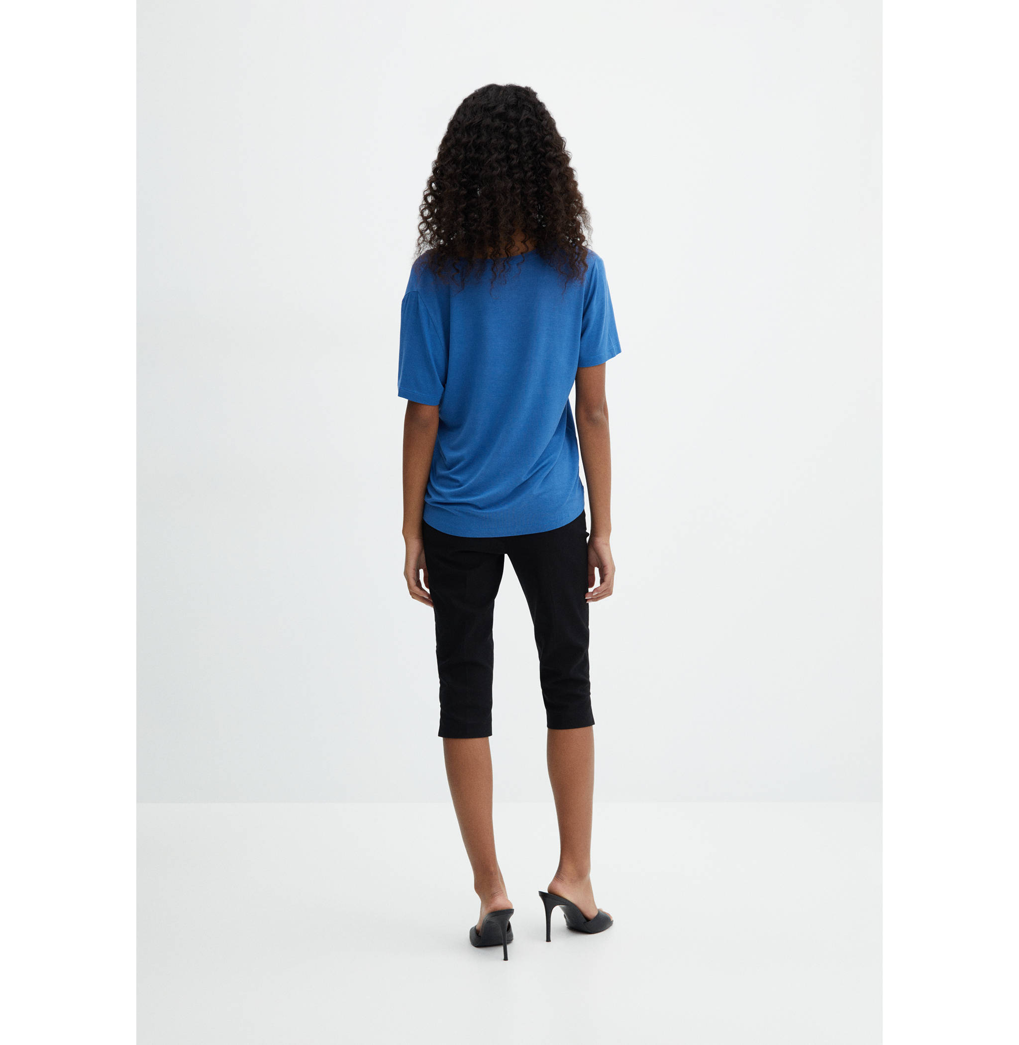 V-neck T-shirt - Reverse of the article
