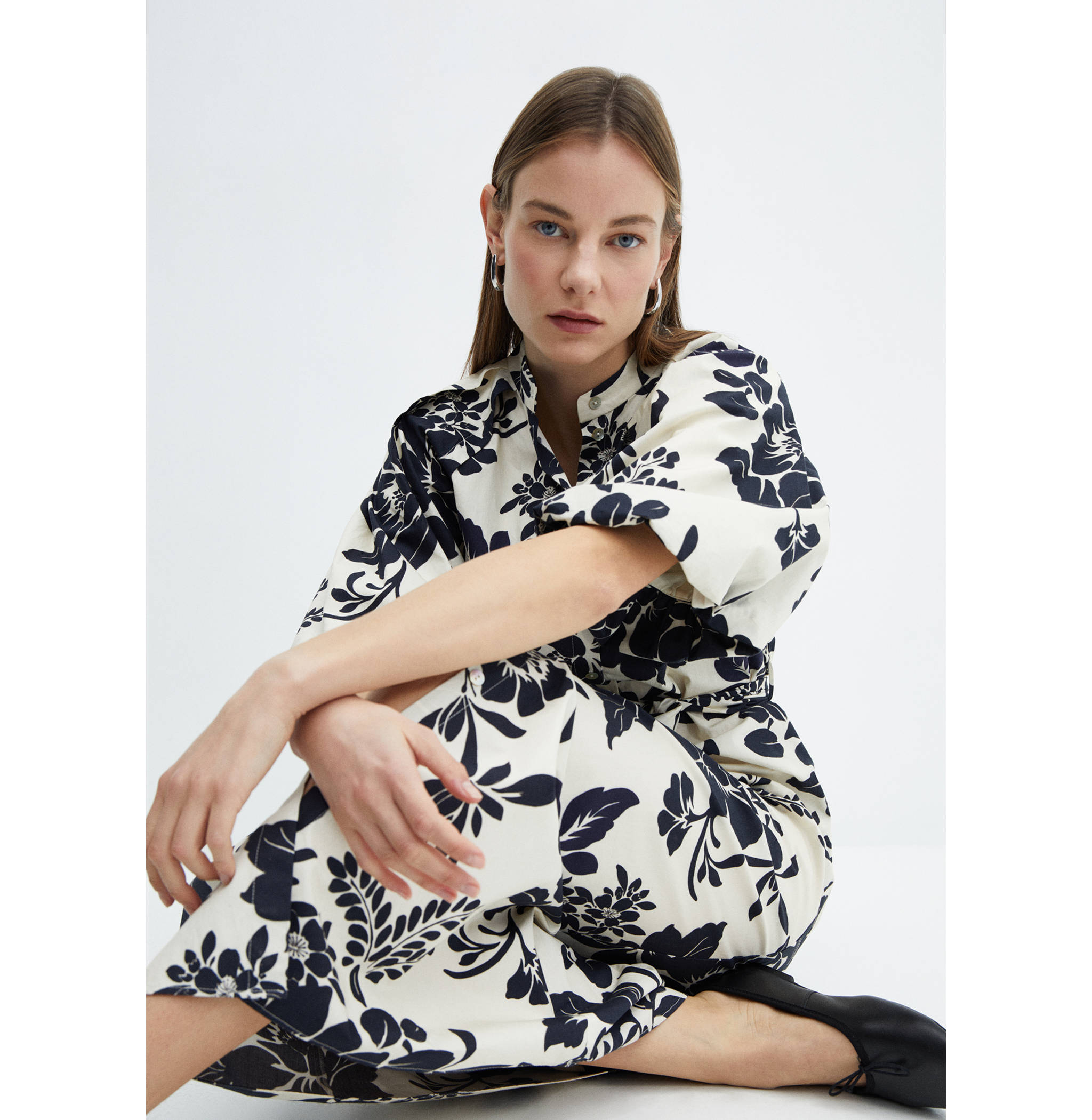 Vestido manga abullonada floral - Plano medio