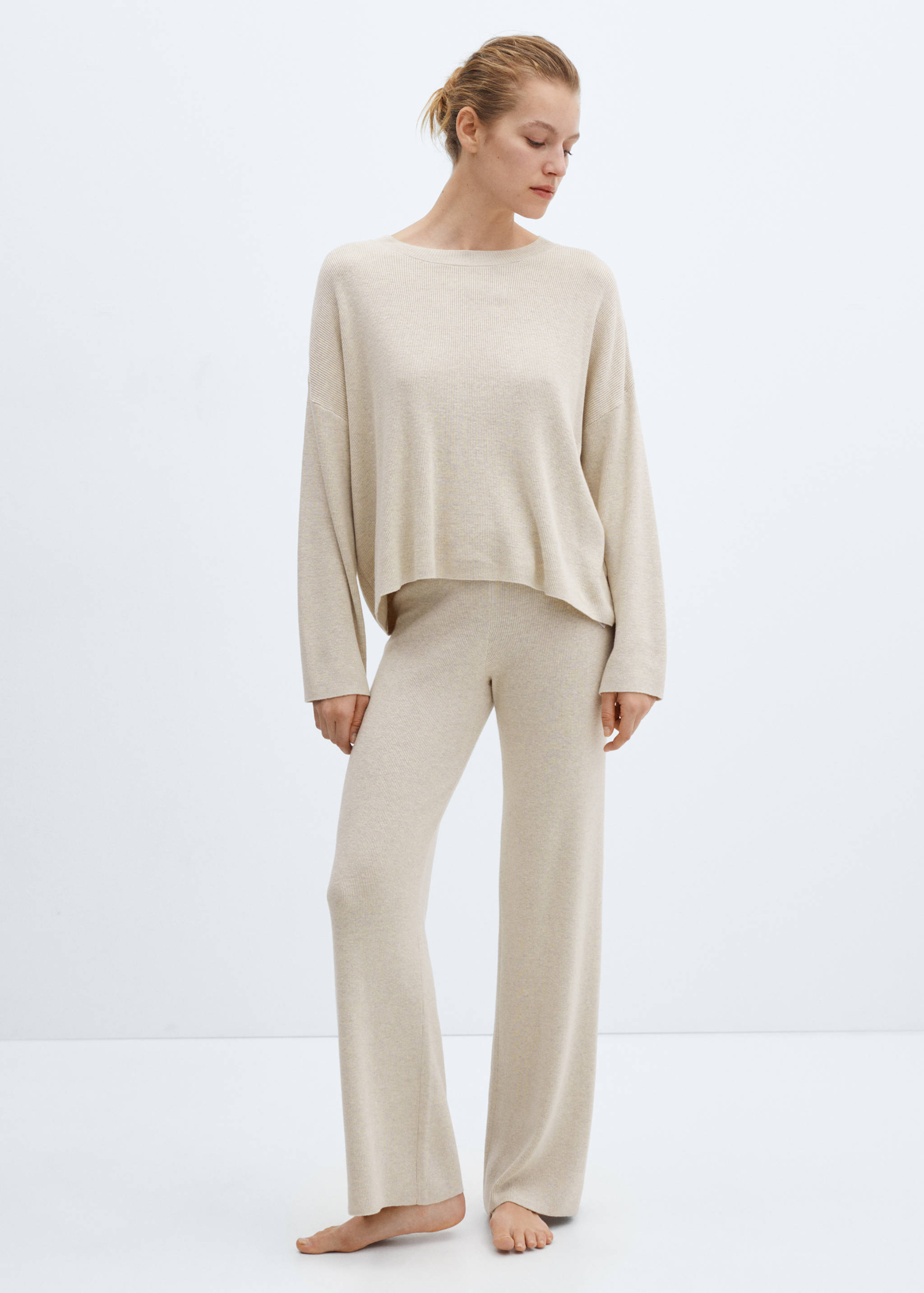 Straight knitted trousers - General plane