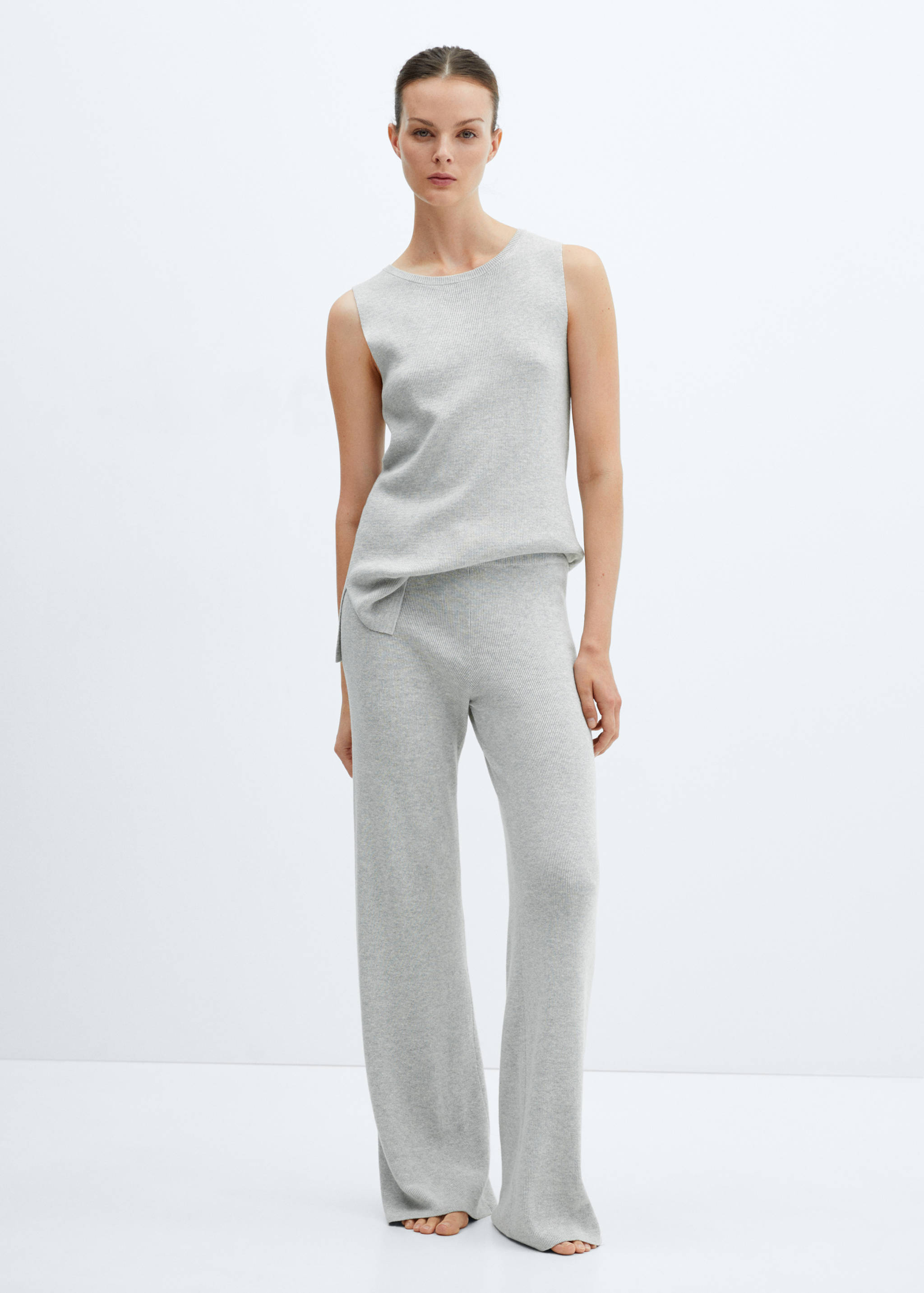 Straight knitted trousers - General plane