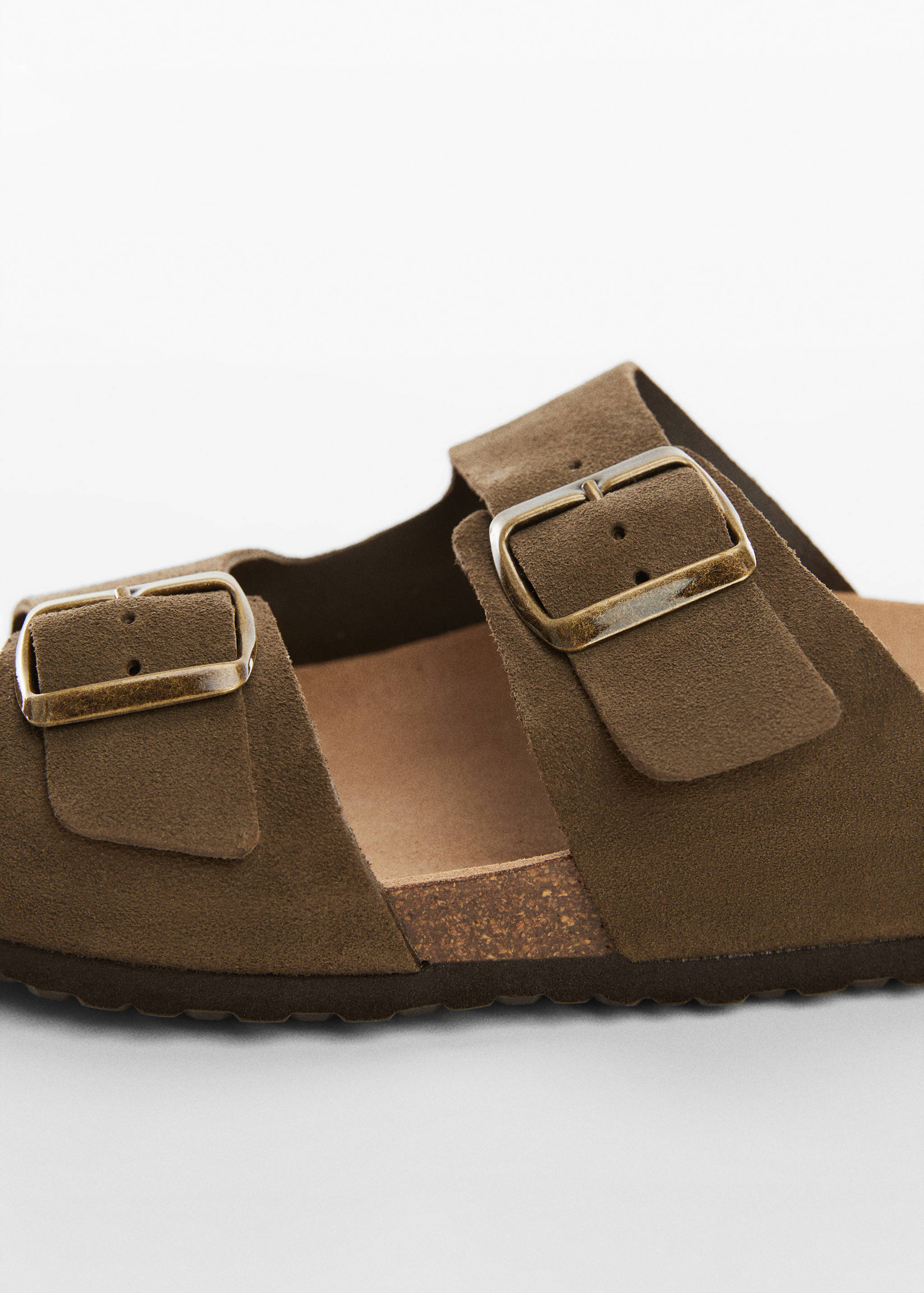 Sandália de pele croûte com fivela - Pormenor do artigo 3