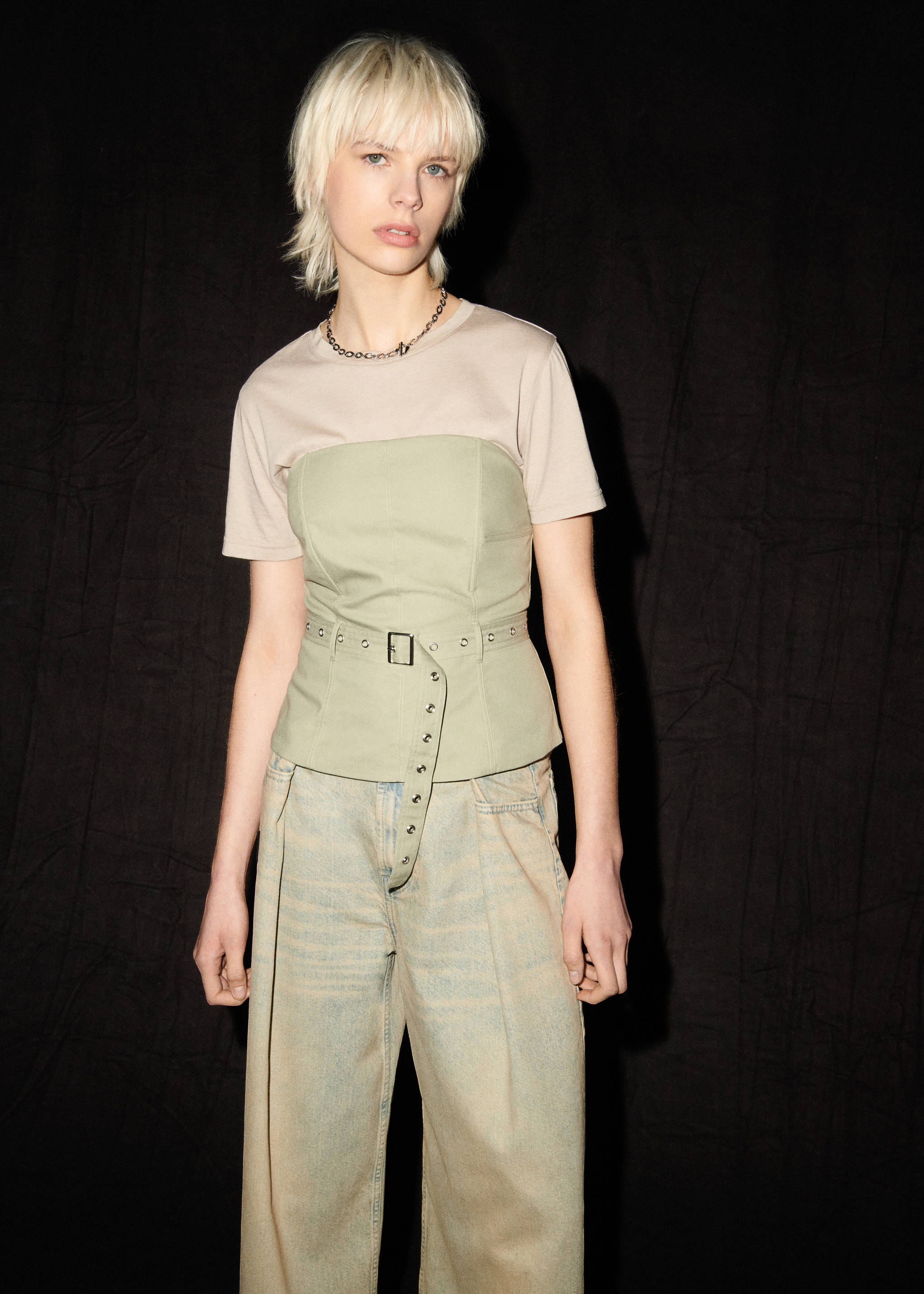 Strapless top with belt - Details of the article 6