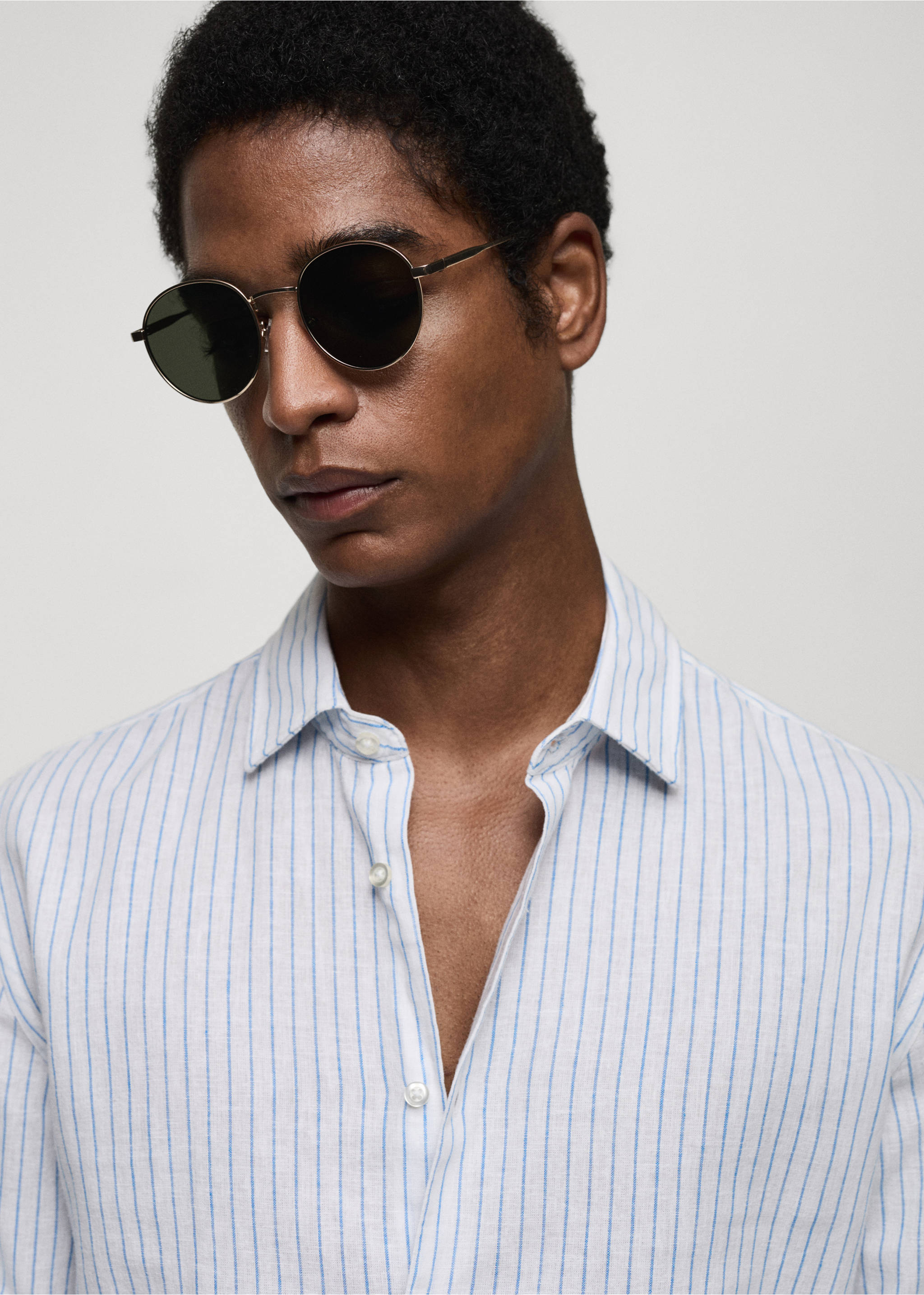 Regular-fit striped linen shirt - Details of the article 1, White. Ref: 67076726-00.