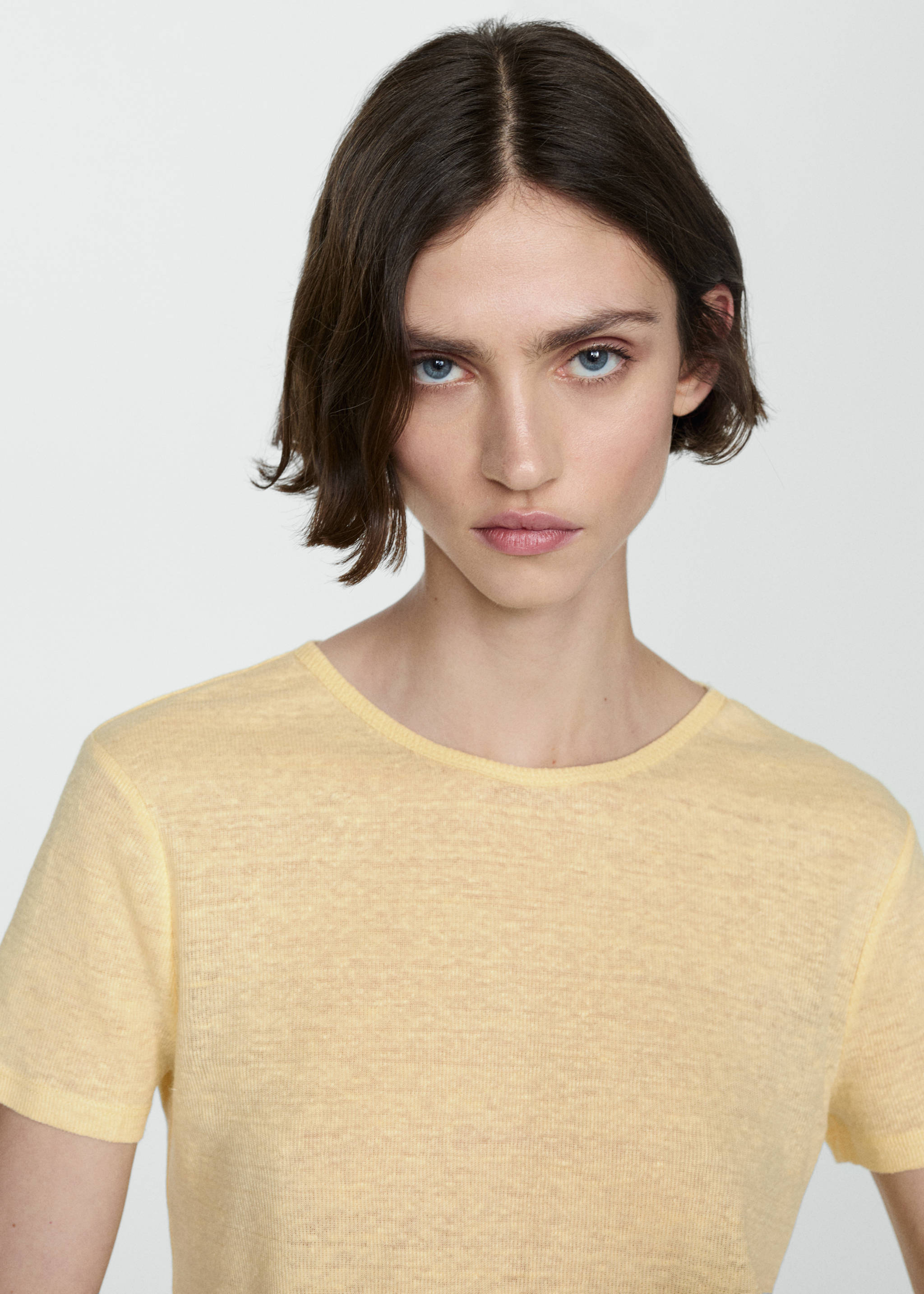 Short-sleeved linen t-shirt - Details of the article 1