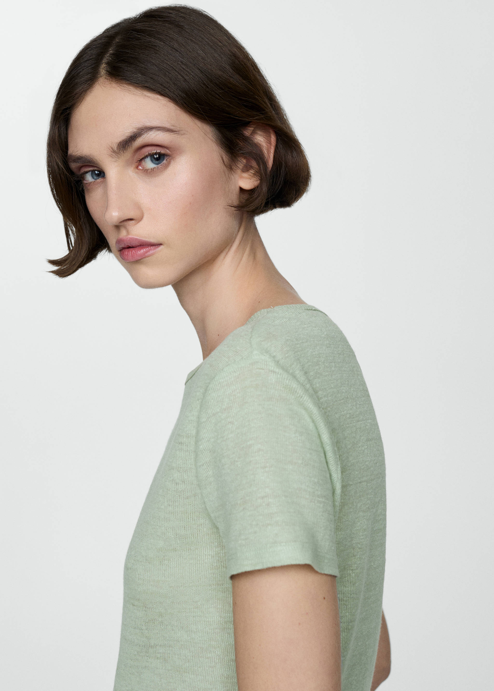 Short-sleeved linen t-shirt - Details of the article 1