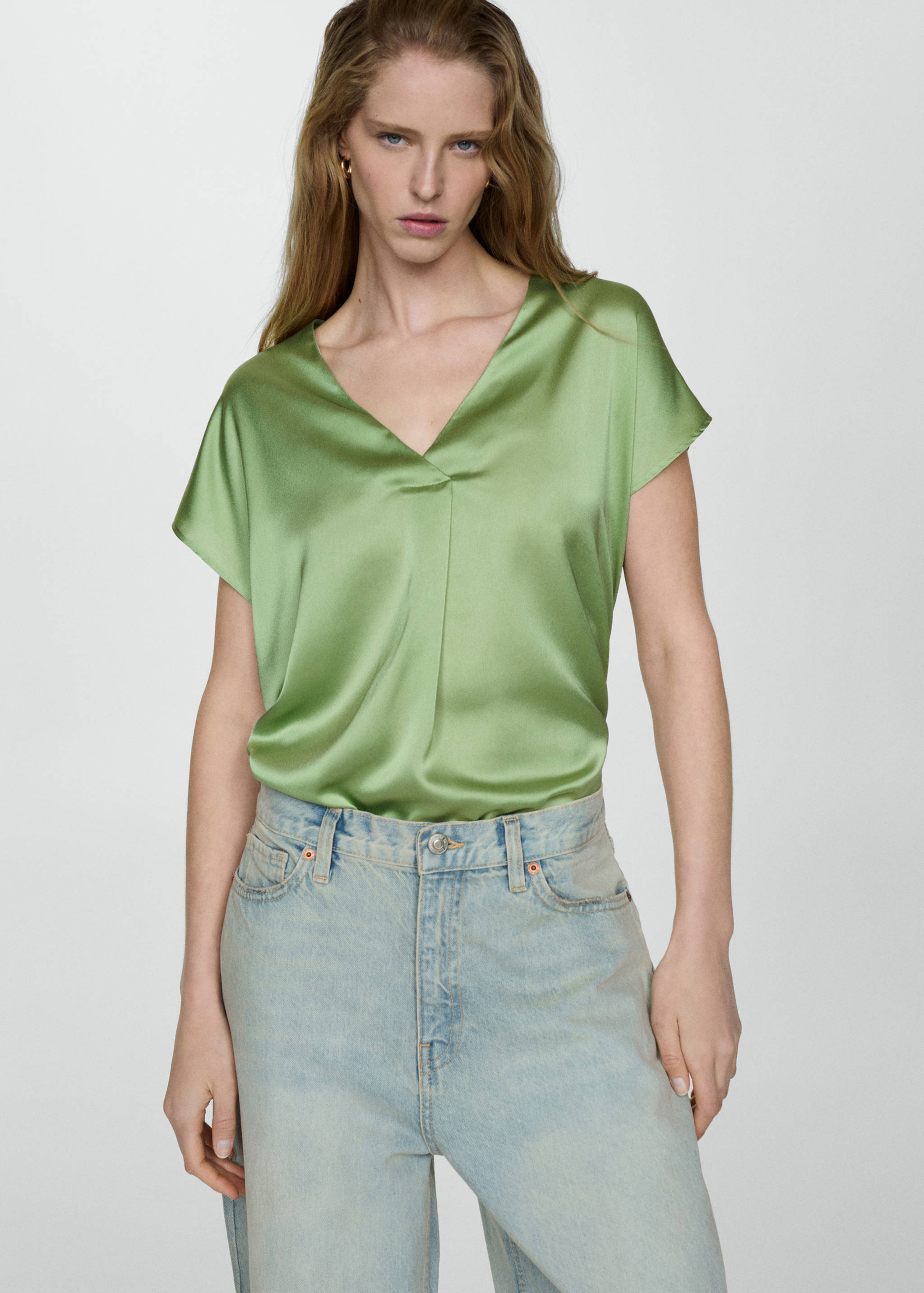 Satin V-neck t-shirt - Medium plane