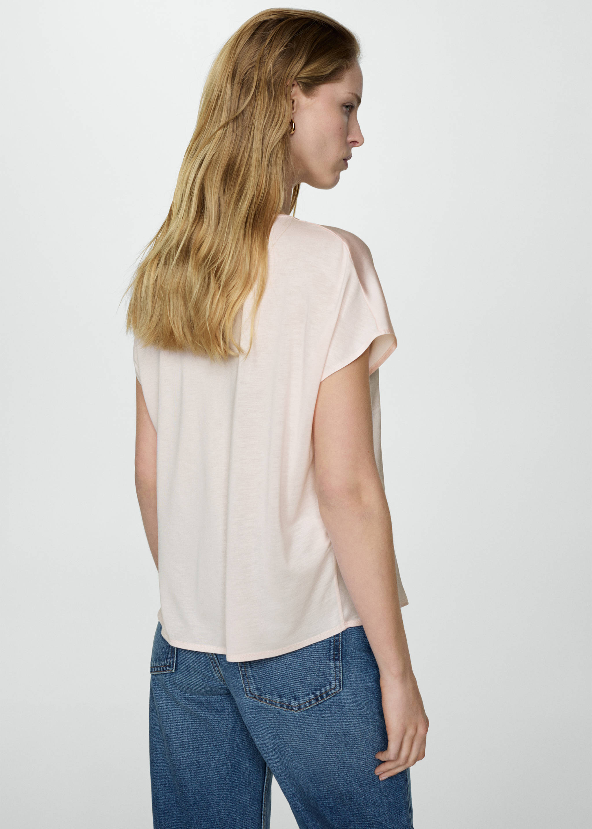 Satin V-neck t-shirt - Reverse of the article