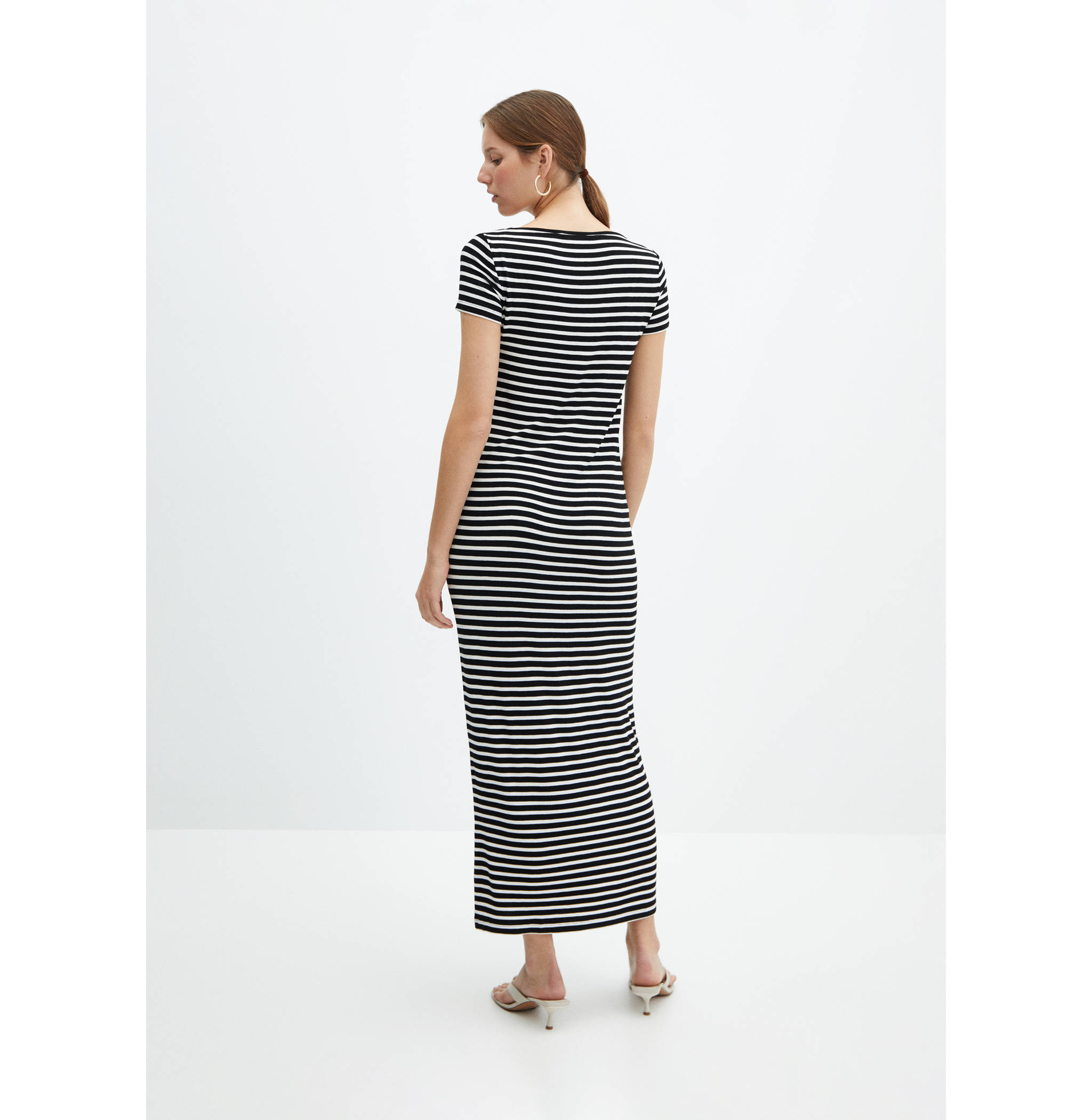 Short-sleeved striped dress - Reverse of the article