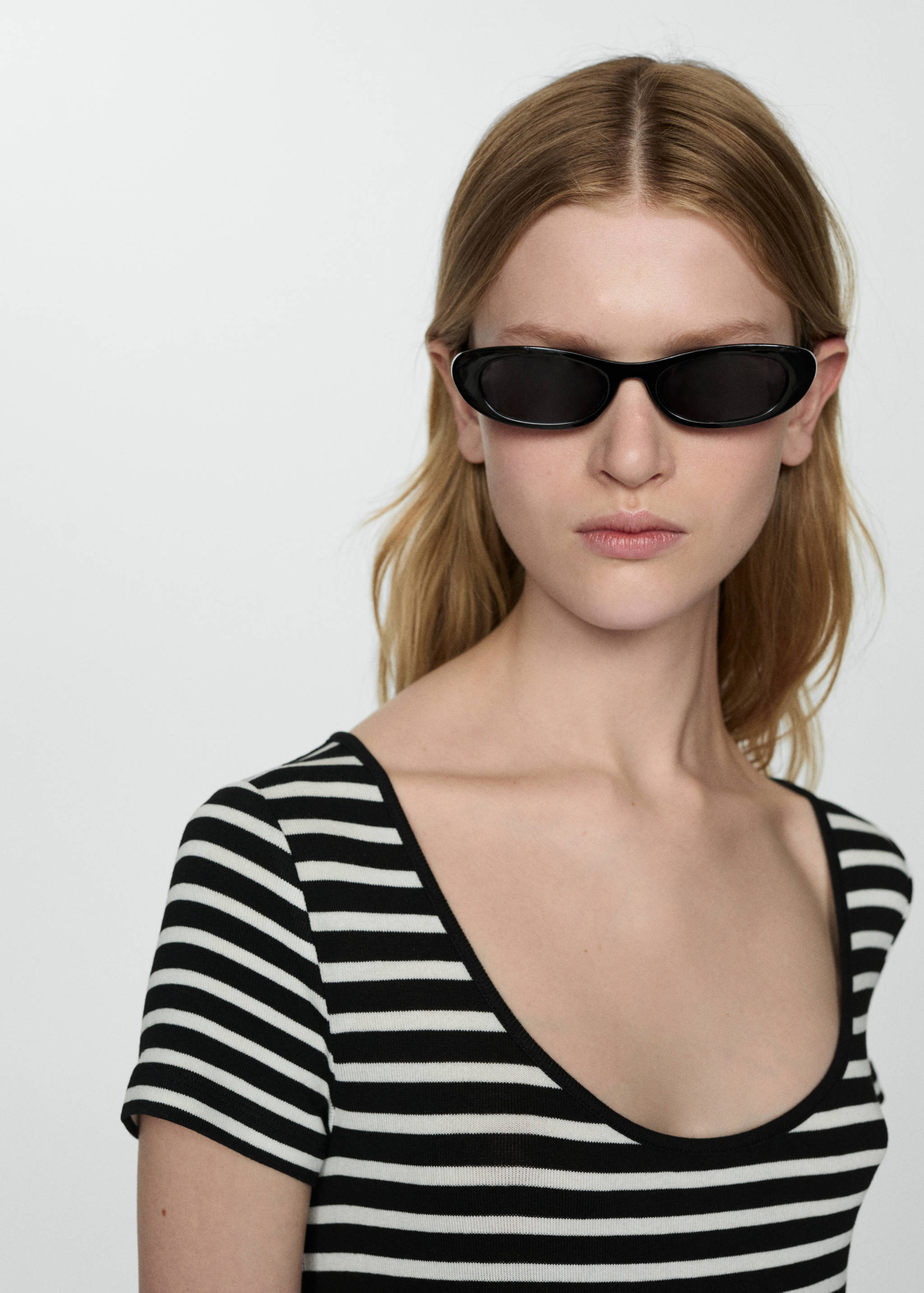 Short-sleeved striped dress - Details of the article 1