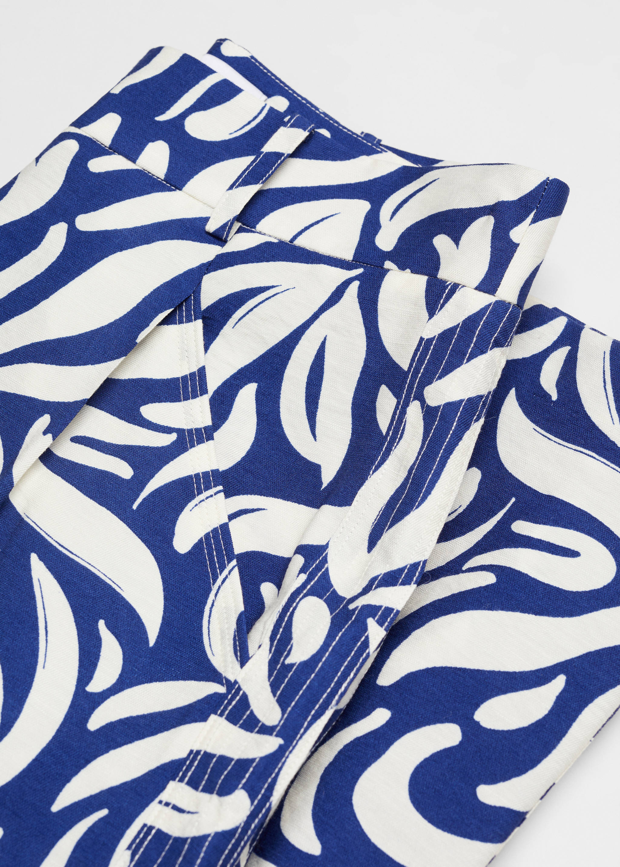 Wide leg printed trousers with pleats - Details of the article 8