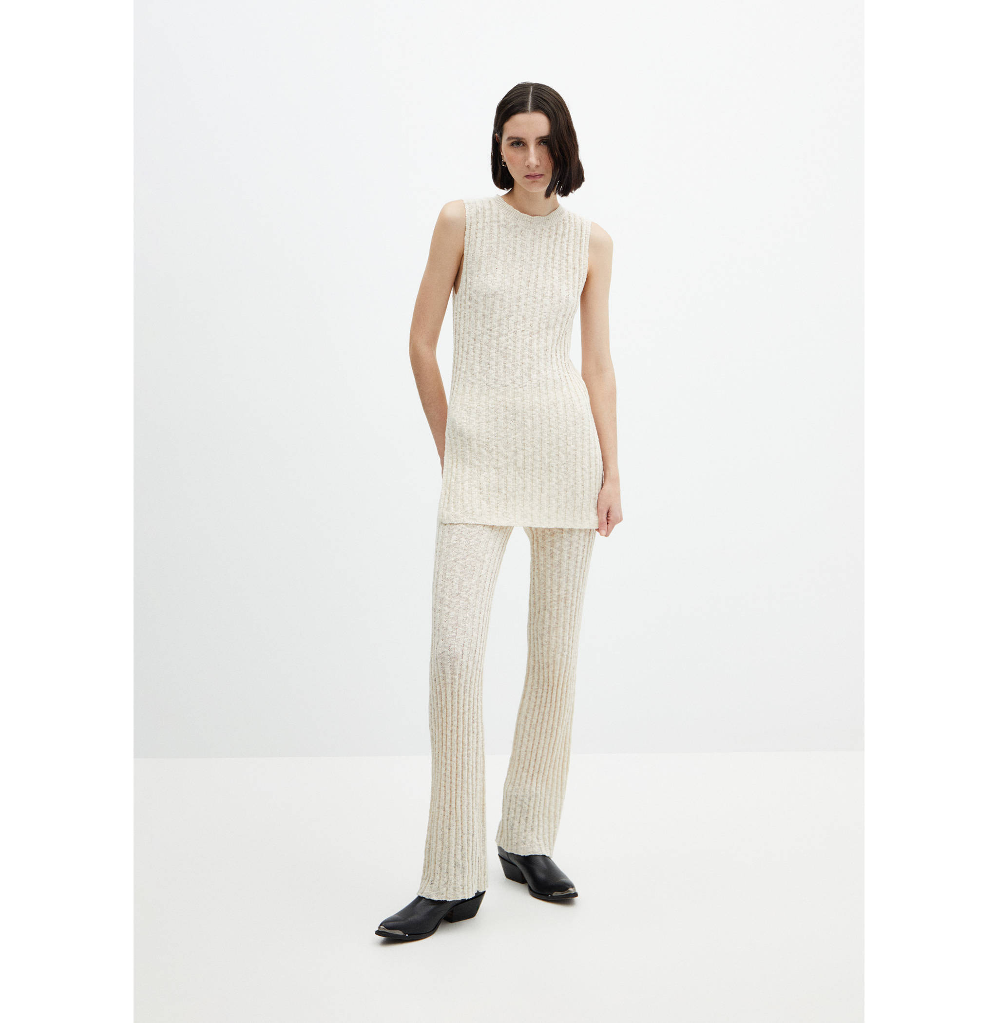 Flared ribbed knitted pants - General plane