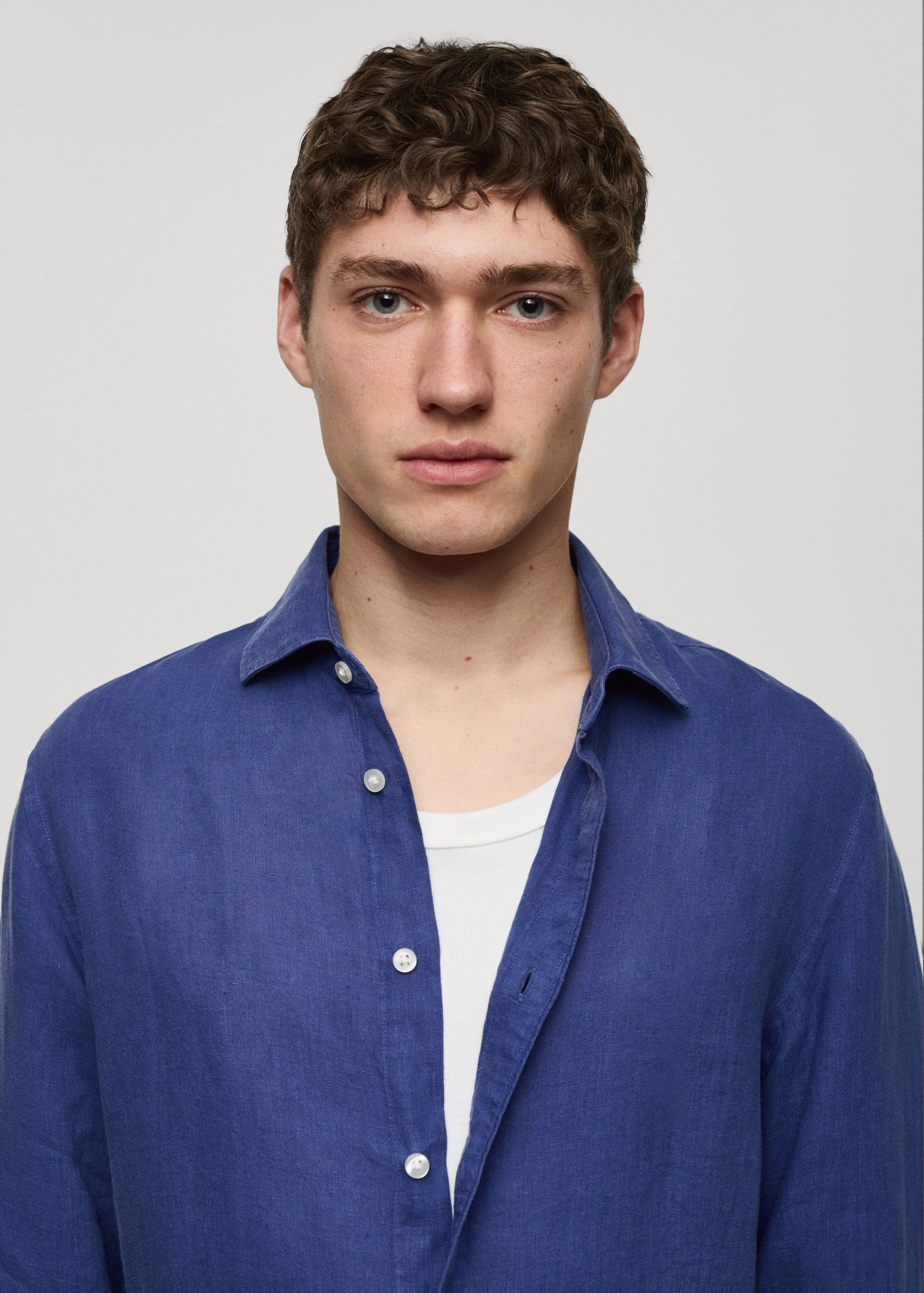 Camisa classic fit de 100% linho - Pormenor do artigo 1