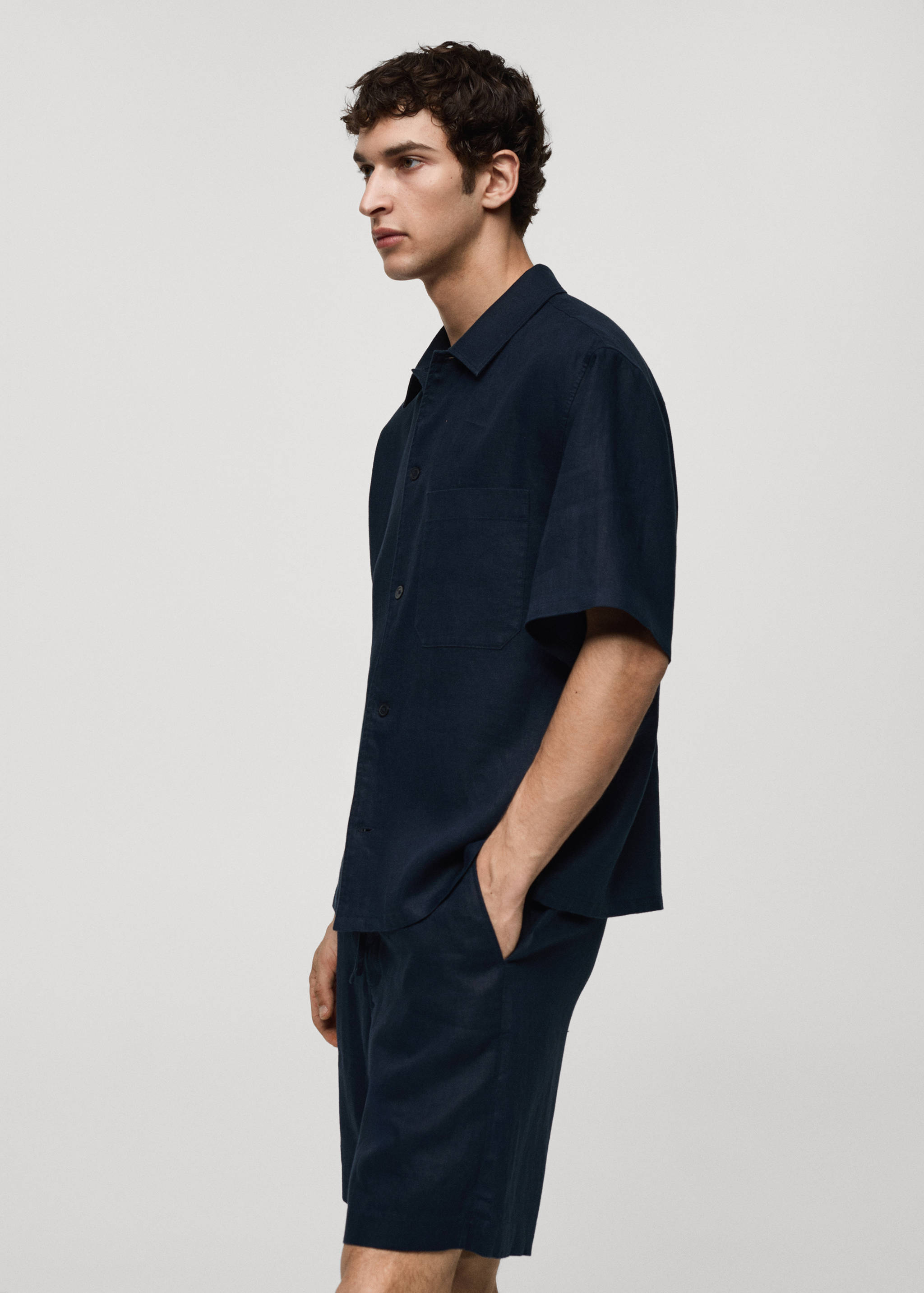 Chemise regular-fit 100 % lin poche - Détail de l'article 2