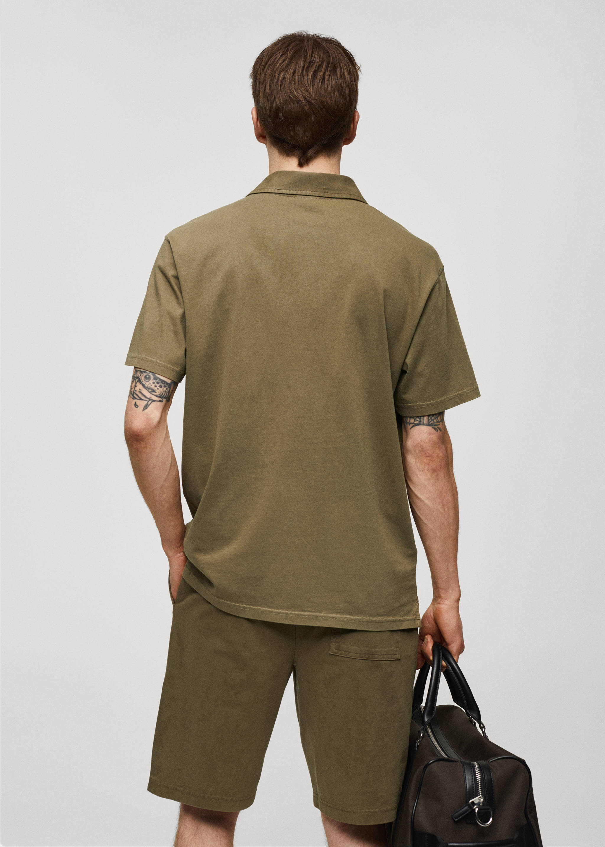 100% cotton relaxed-fit polo shirt - Reverse of the article