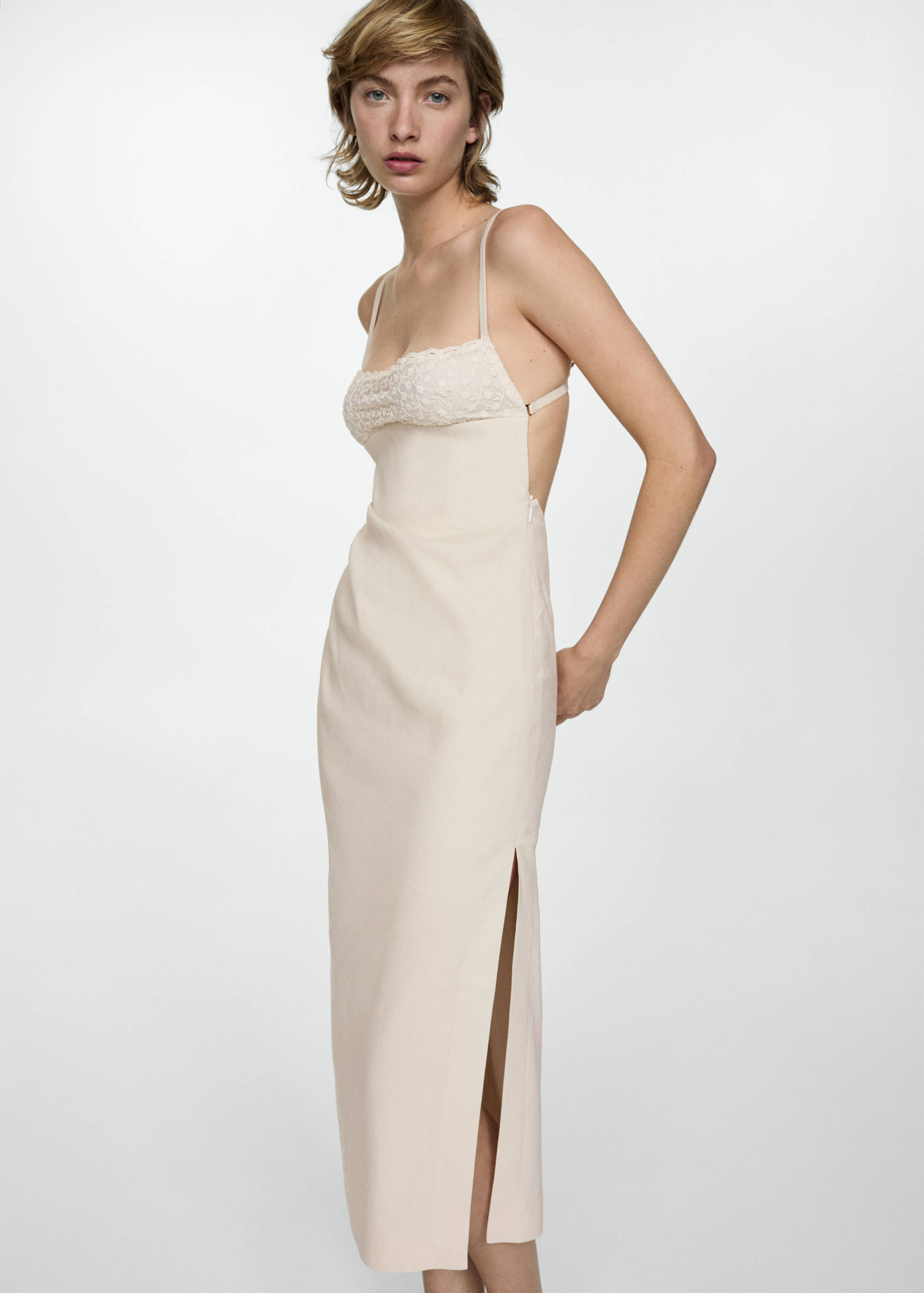 Linen dress with embroidered detail - Medium plane