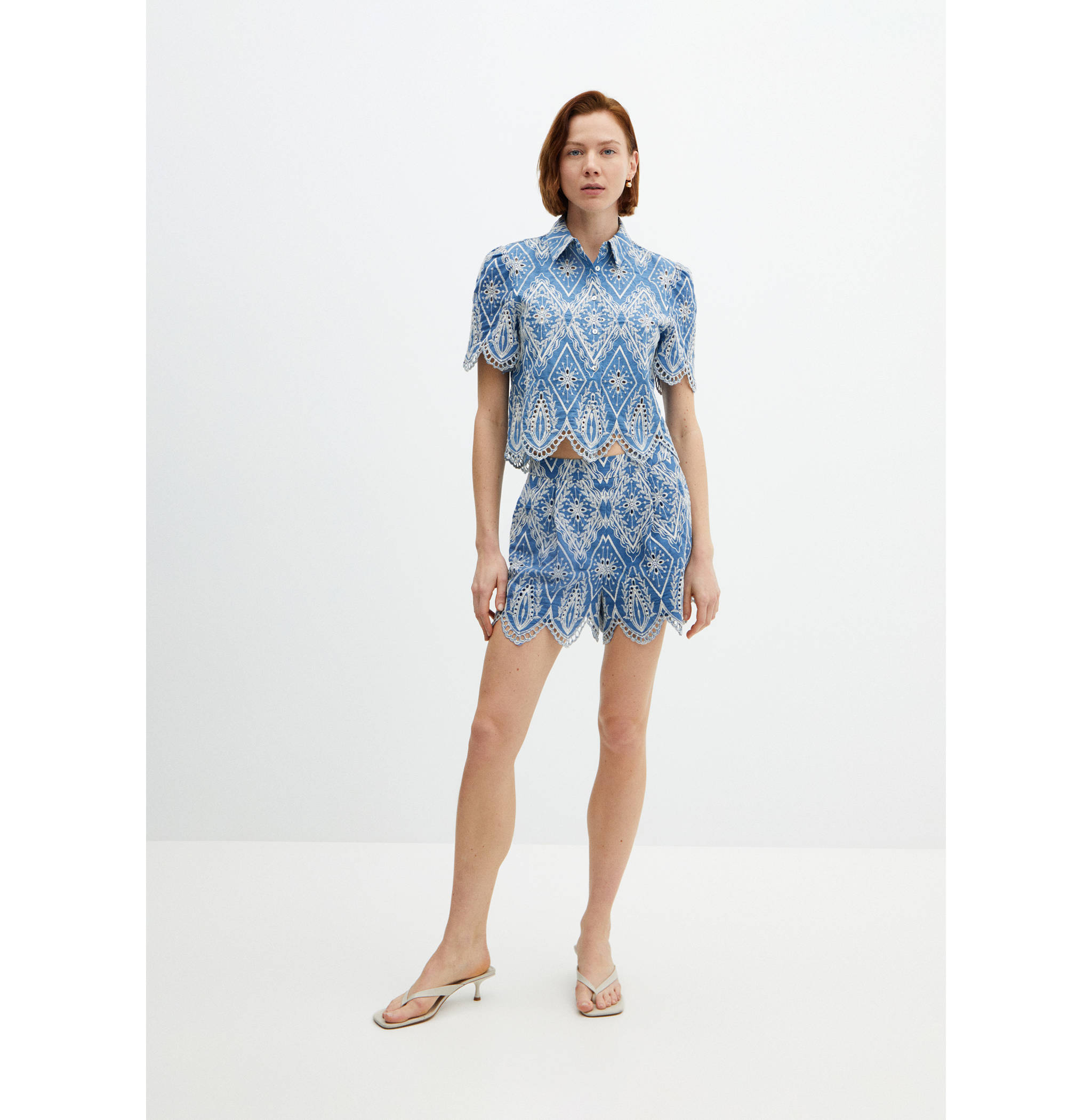 Embroidered shorts with lace accents - General plane