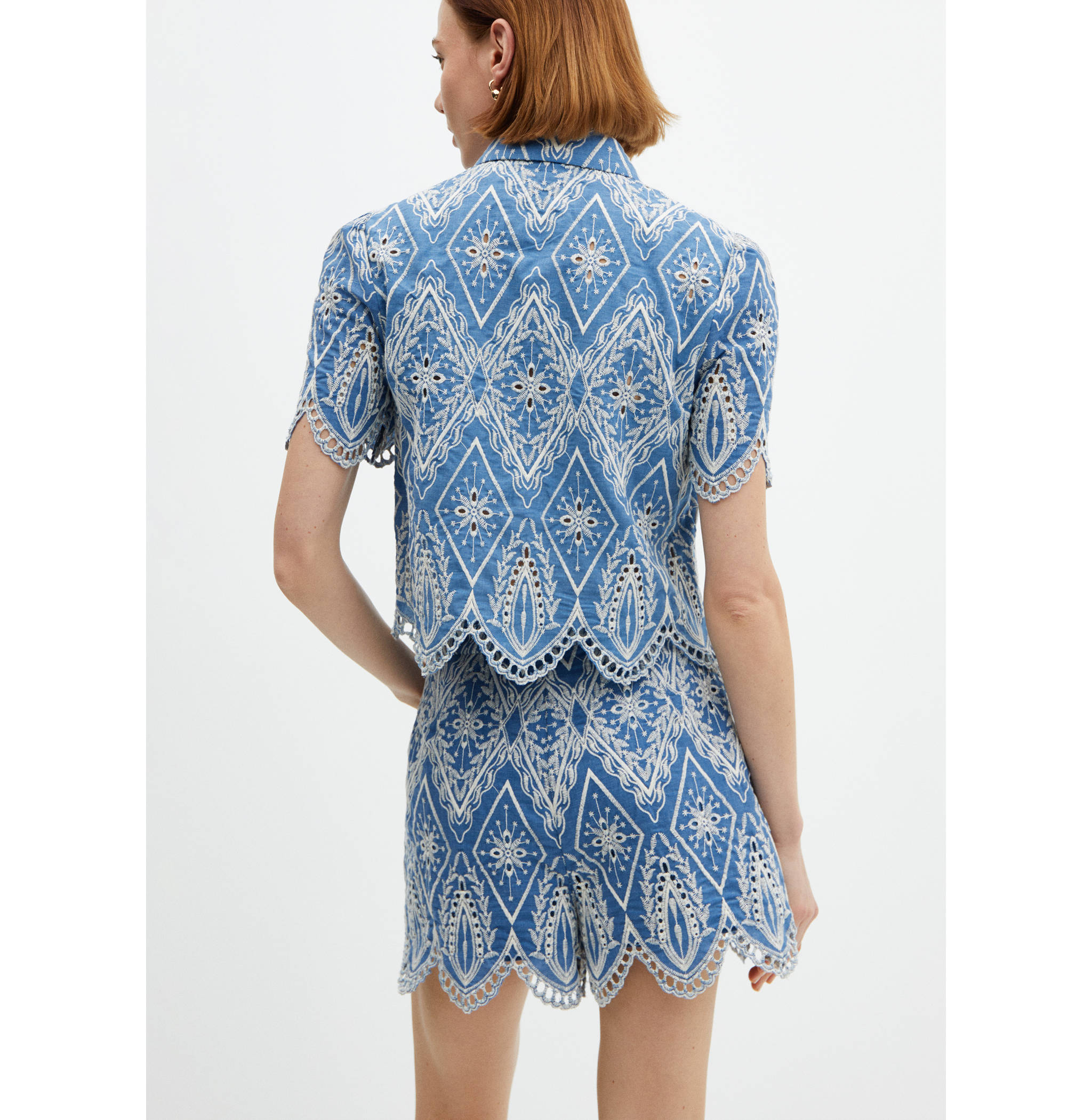 Embroidered shorts with lace accents - Reverse of the article