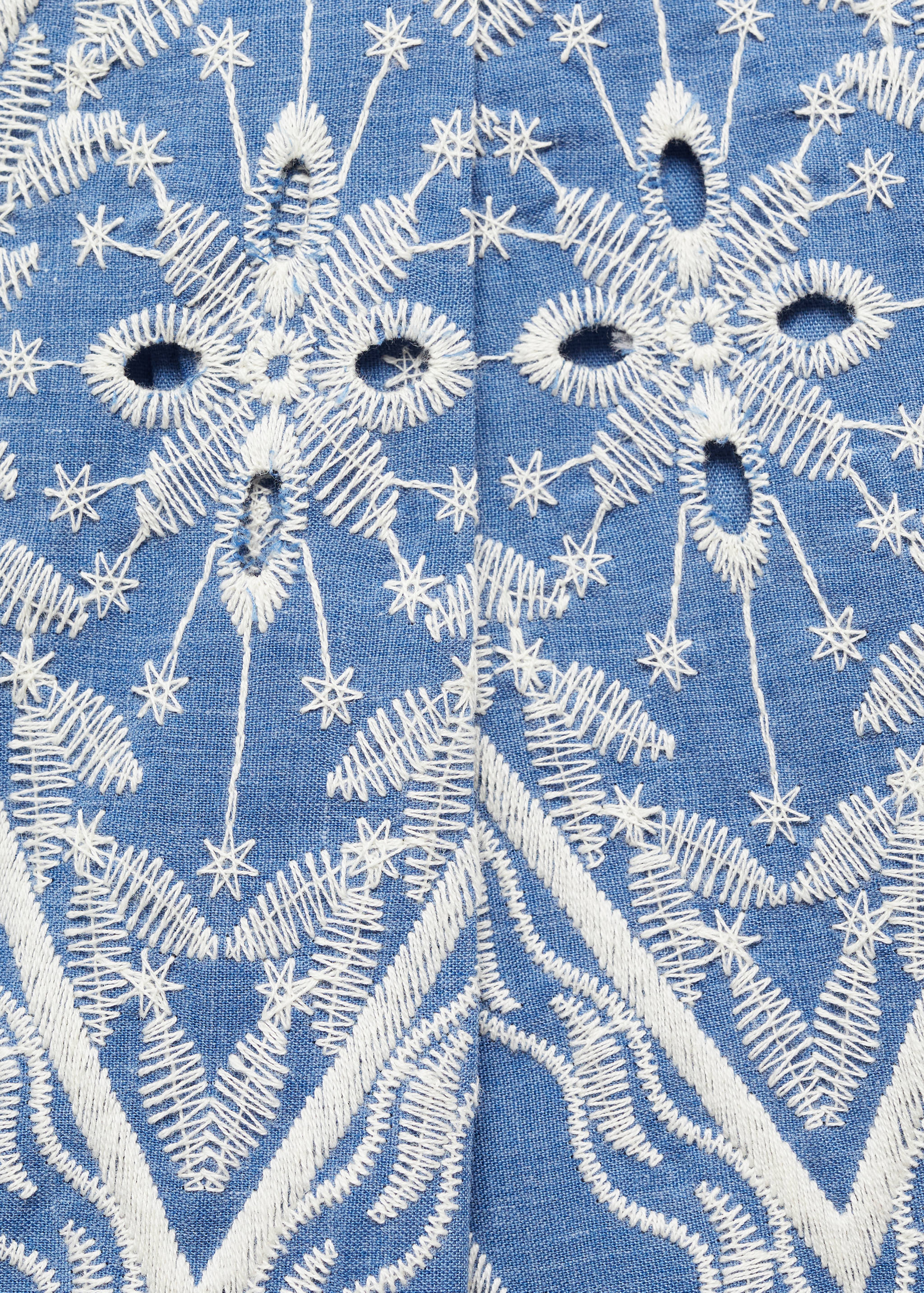 Embroidered shorts with lace accents - Details of the article 8