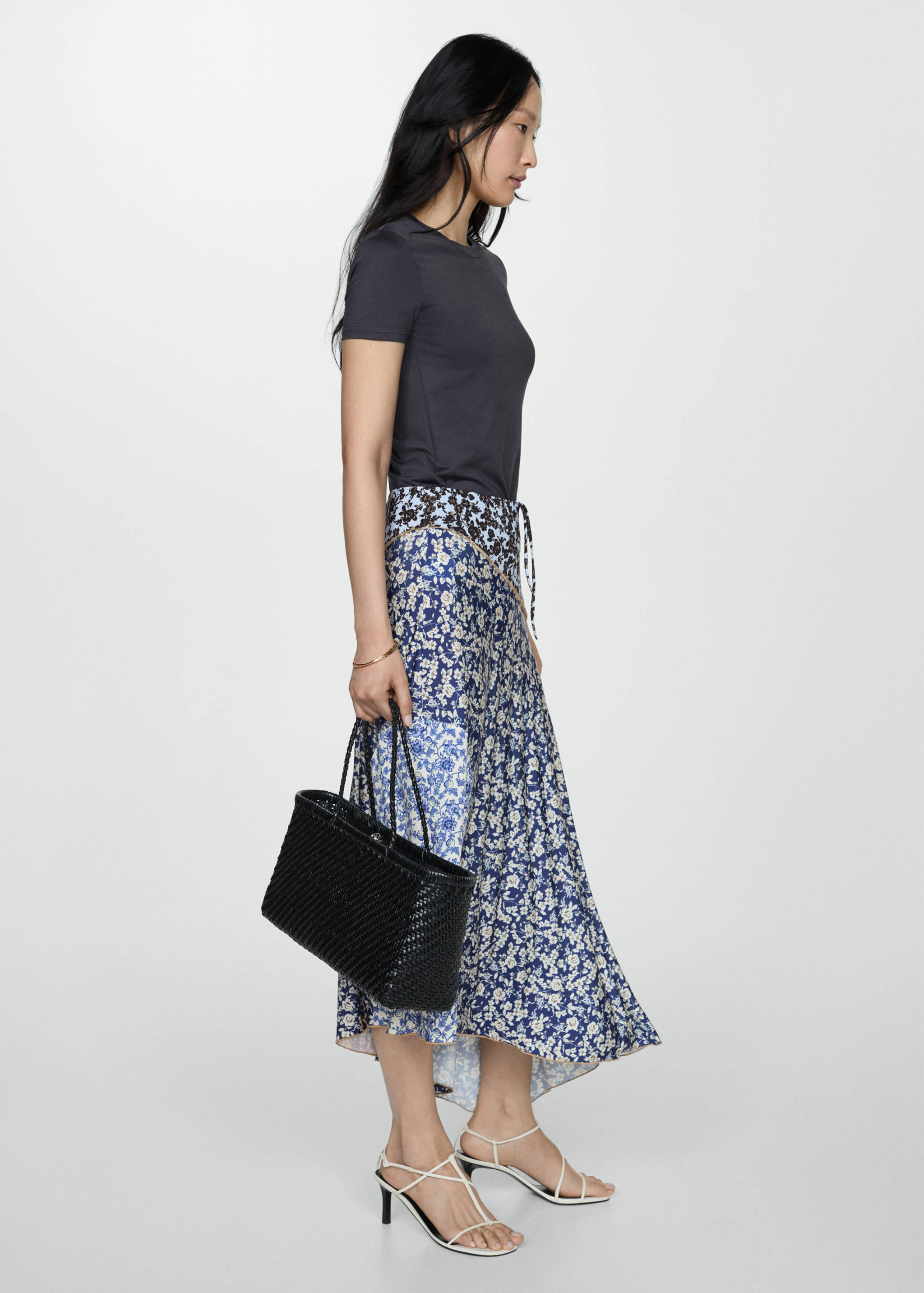 Printed skirt with contrast stitching - Details of the article 2