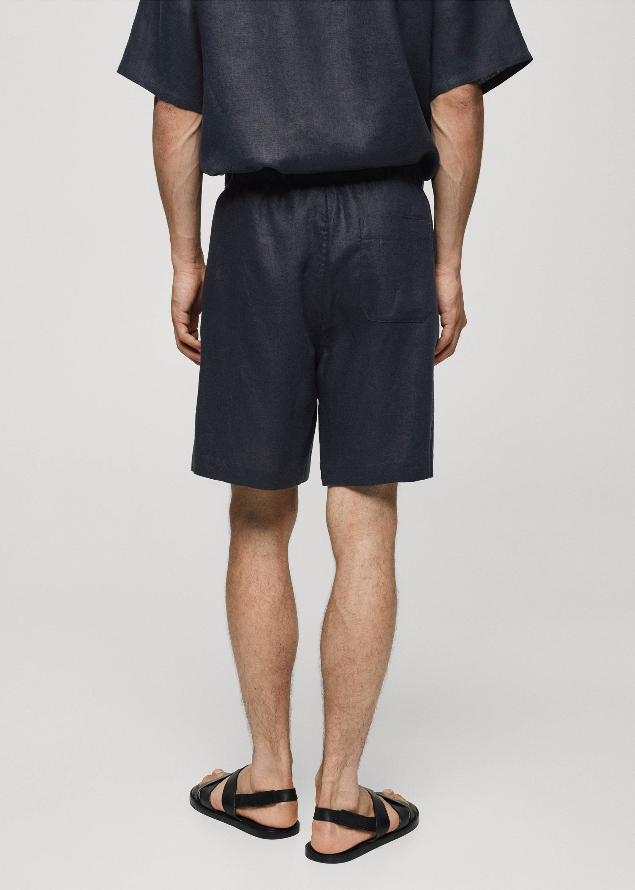 100% linen bermuda shorts with drawstring - Reverse of the article, Navy. Ref: 67079218-01.