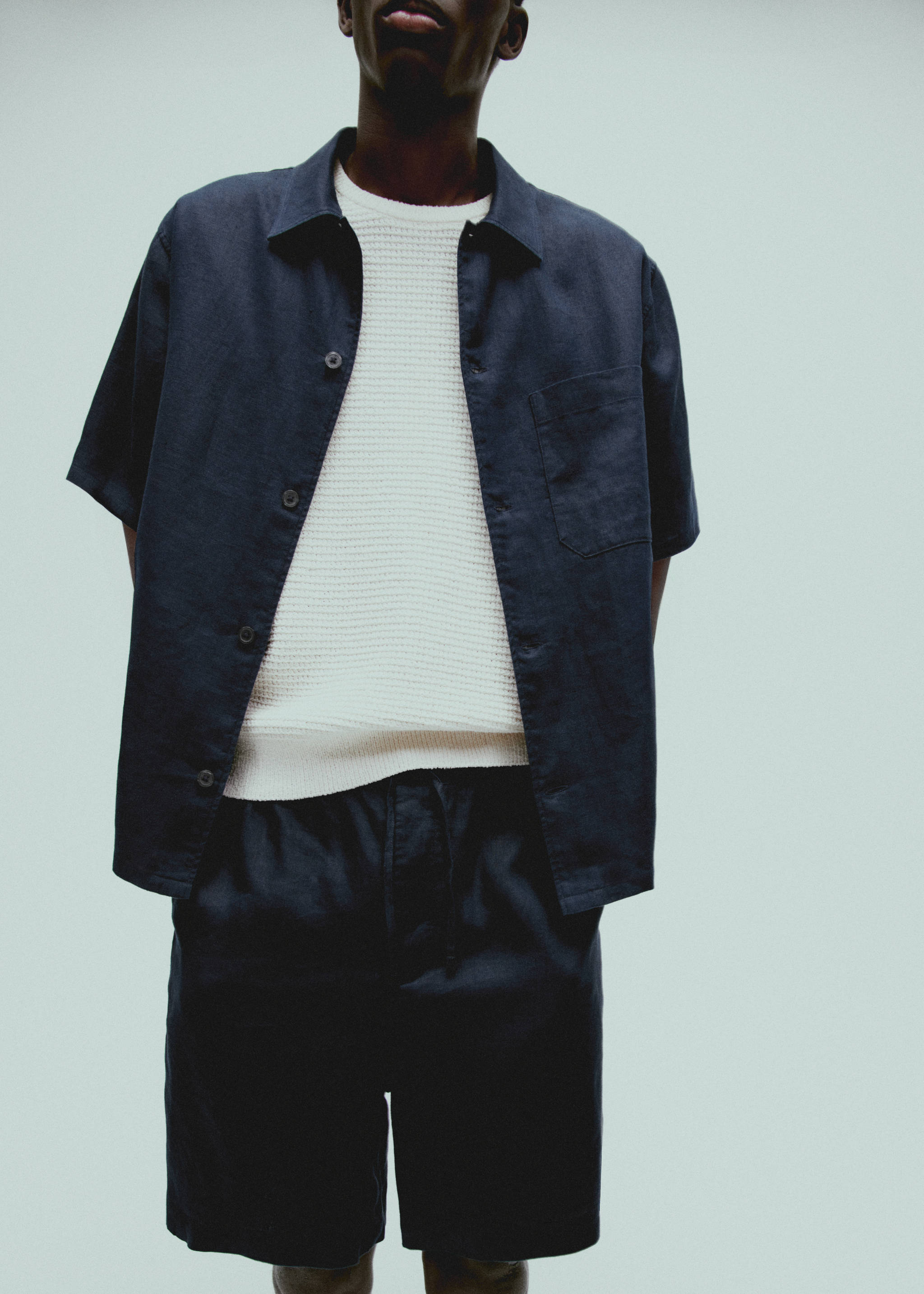 100% linen bermuda shorts with drawstring - Details of the article 5, Navy. Ref: 67079218-01.