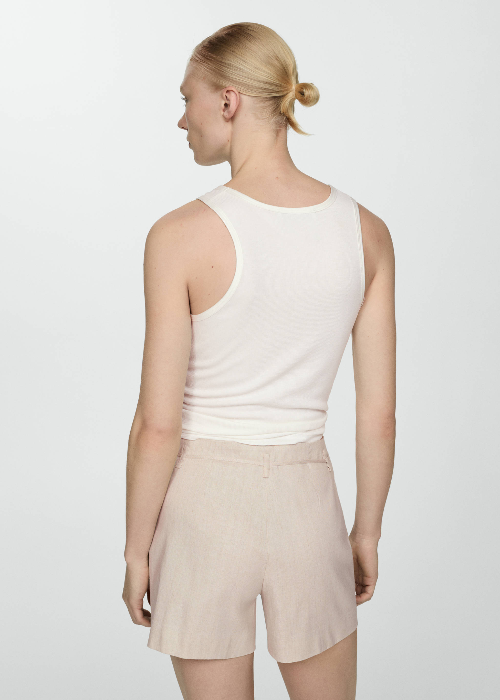 Linen shorts with bow - Reverse of the article