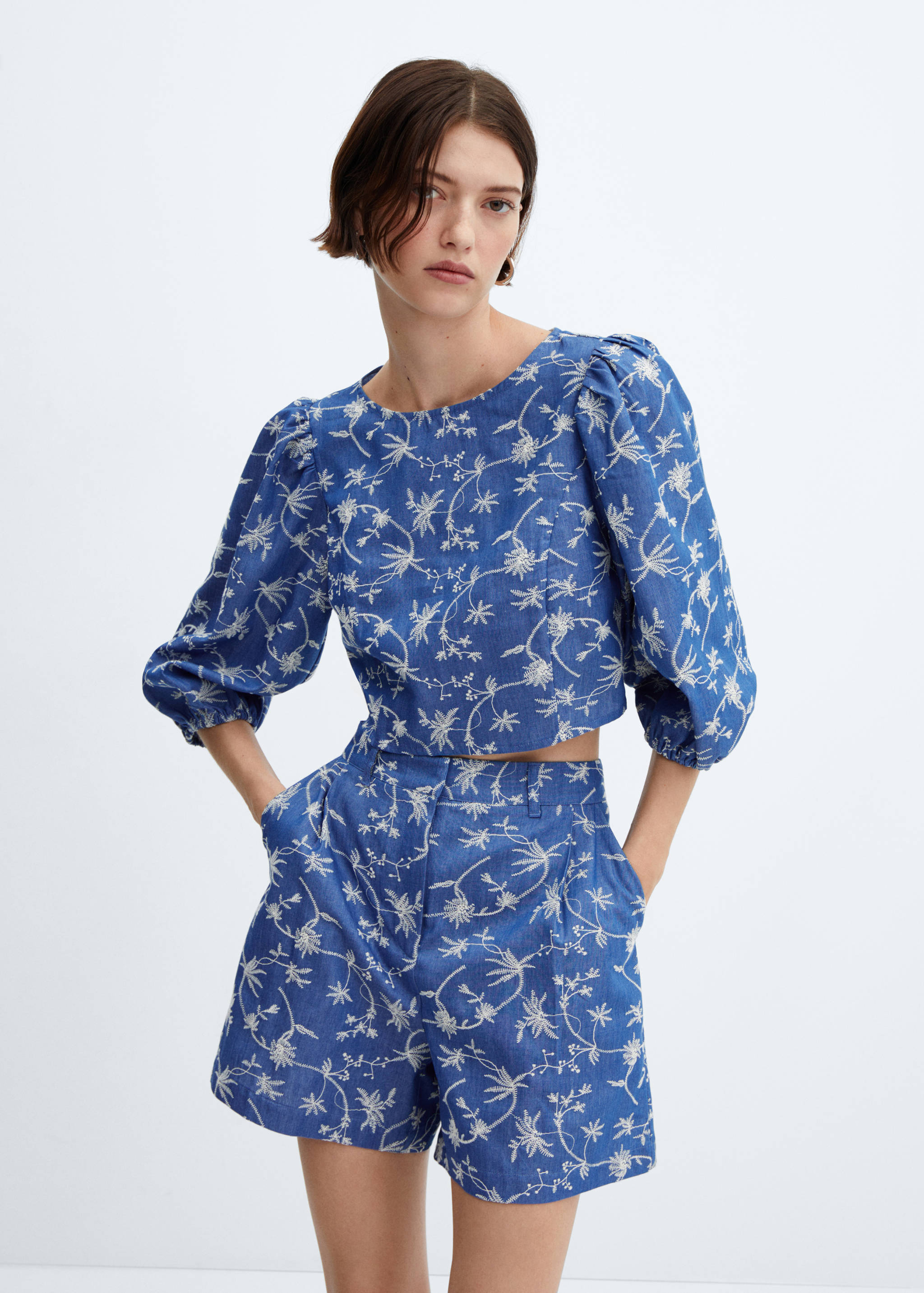Blouse brodée manches bouffantes - Plan moyen