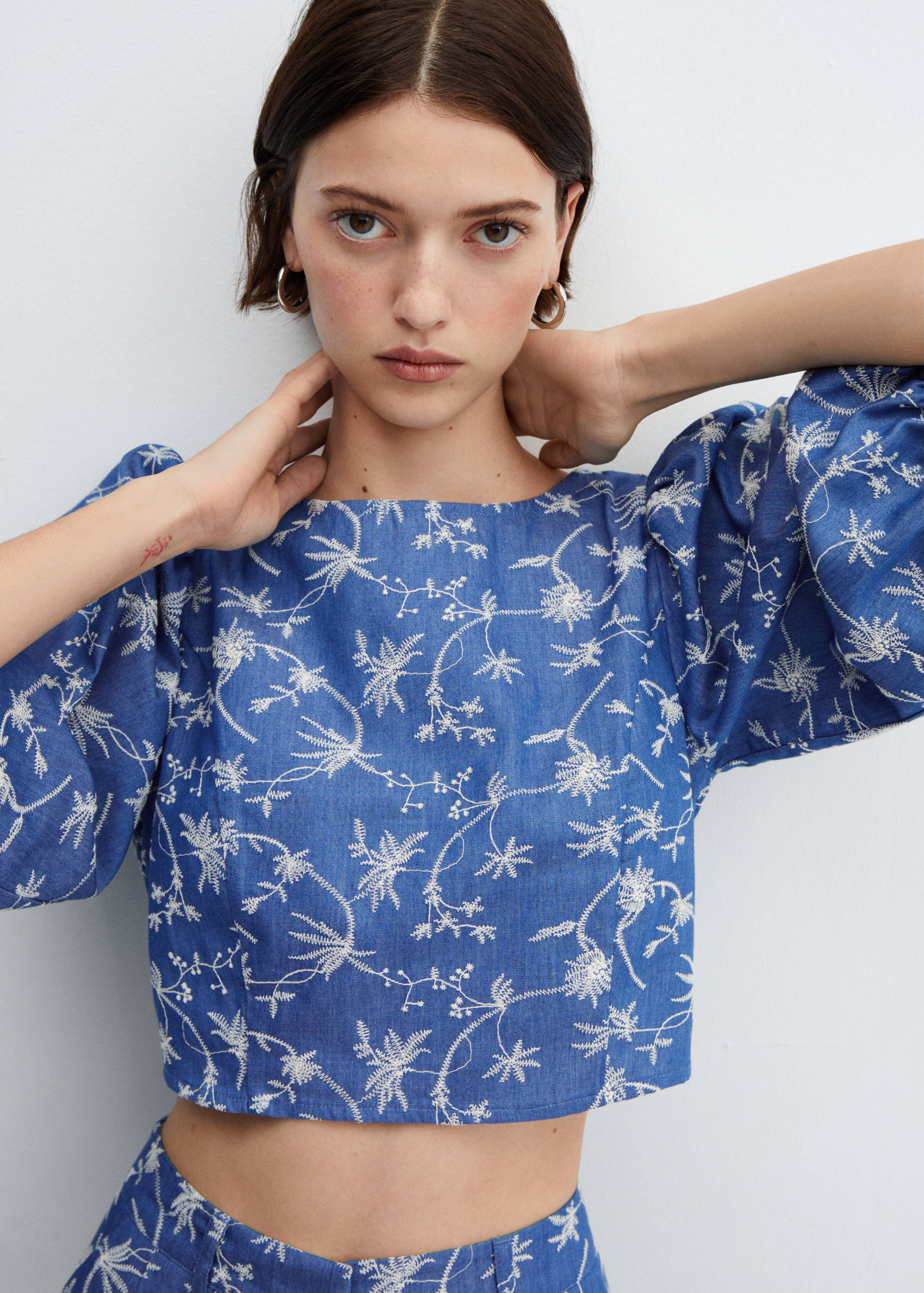 Blouse brodée manches bouffantes - Détail de l'article 1
