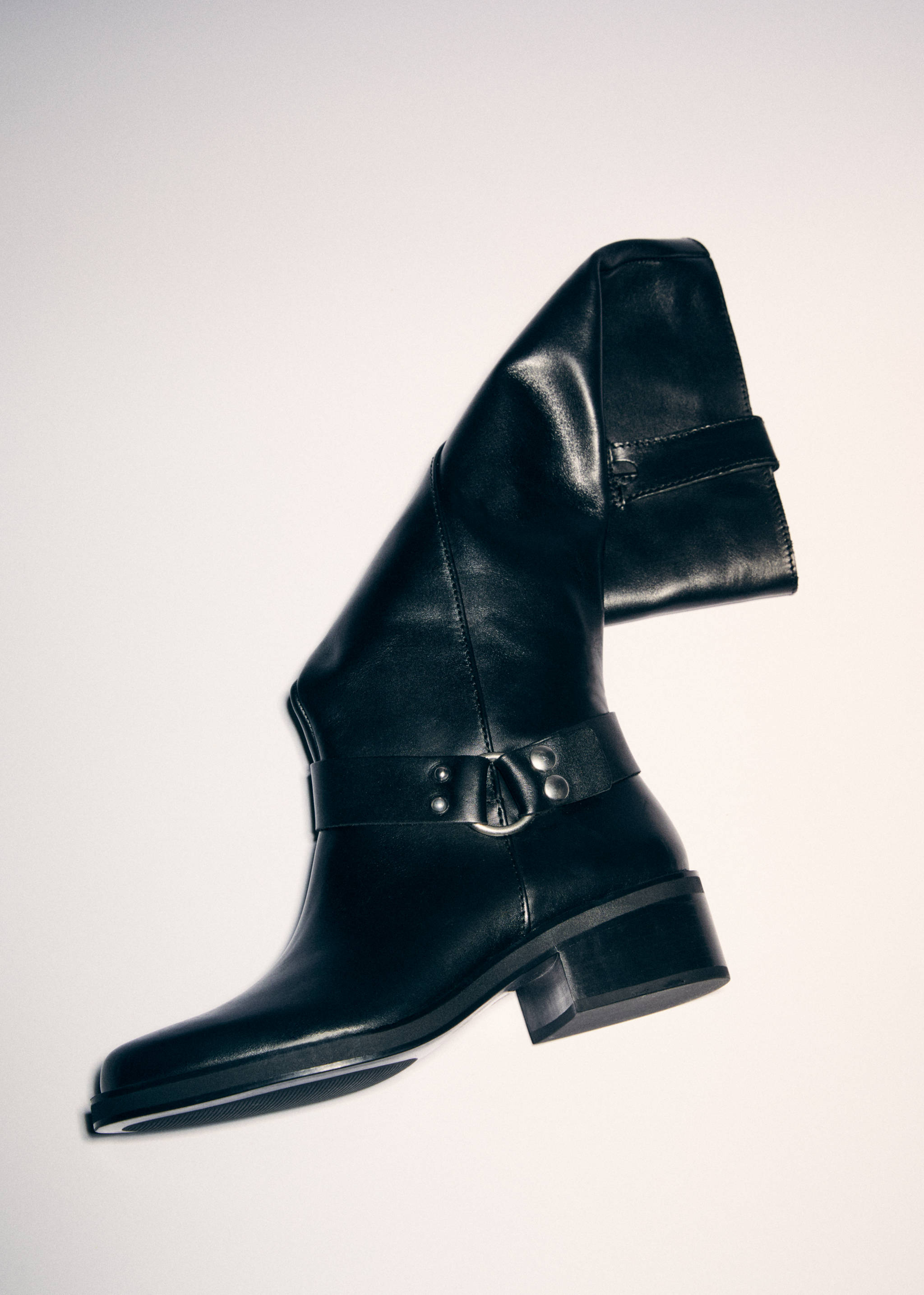 Buckles leather boots - Details of the article 9