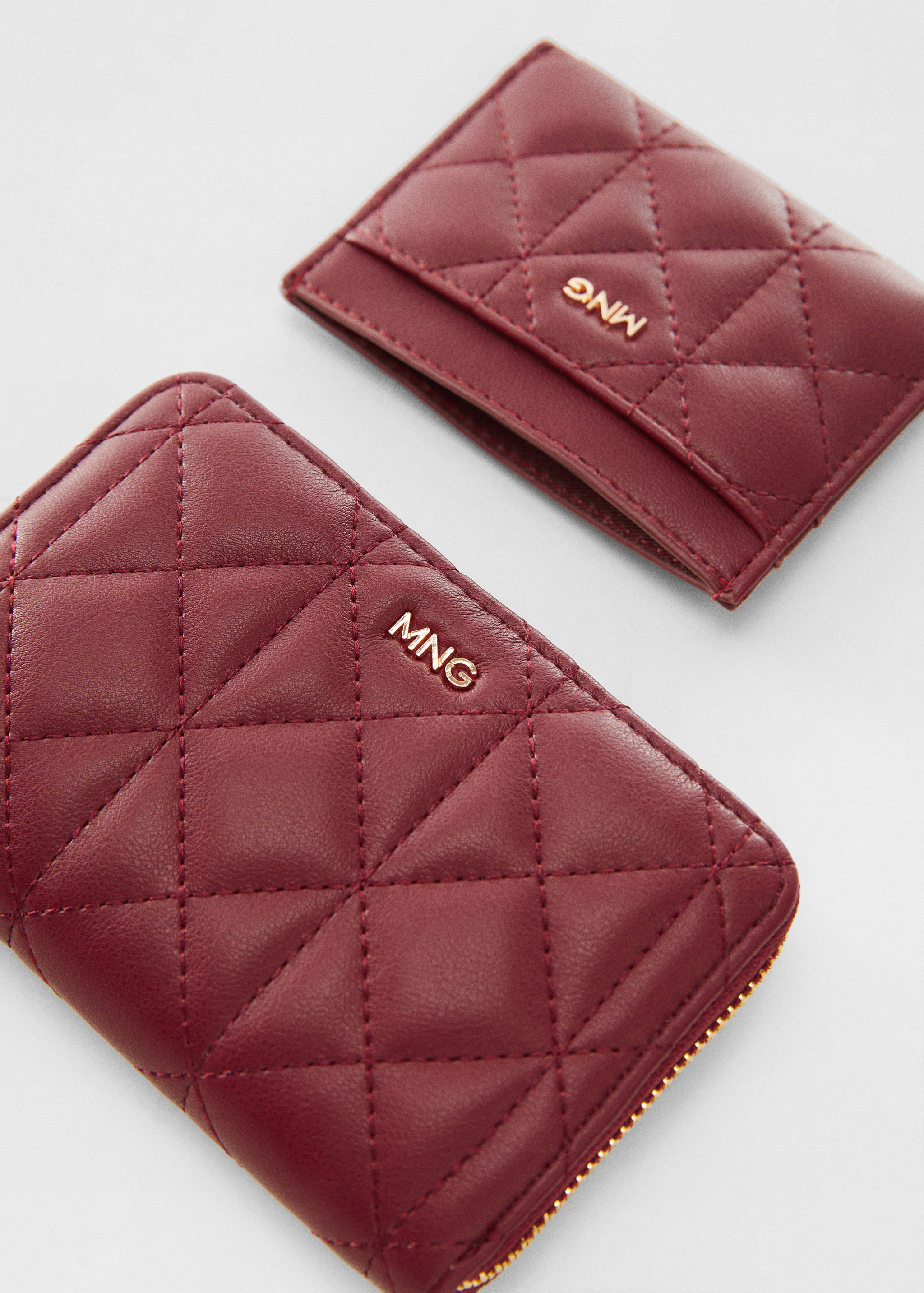 Quilted cardholder with logo - Details of the article 2