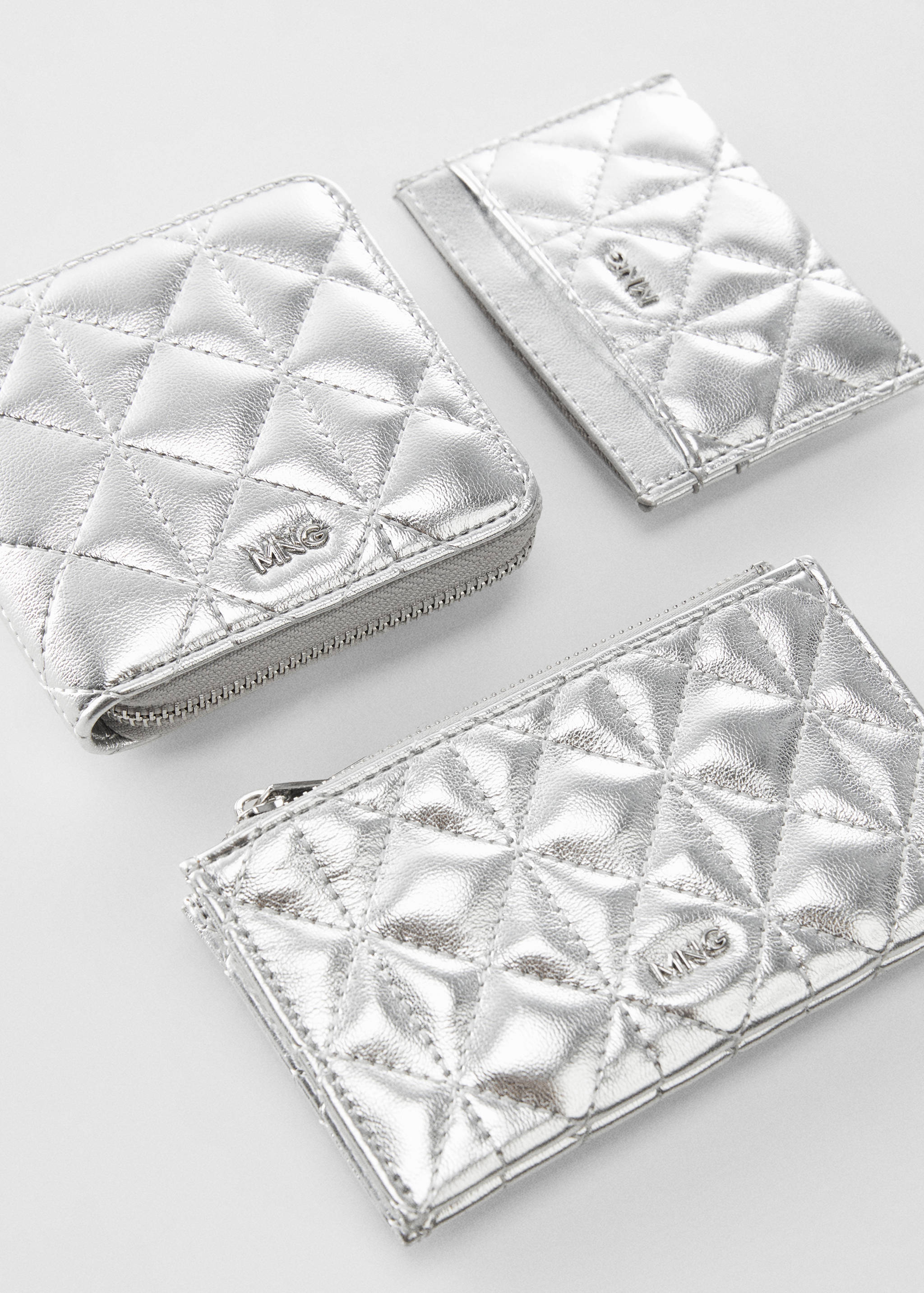 Quilted cardholder with logo - Details of the article 5