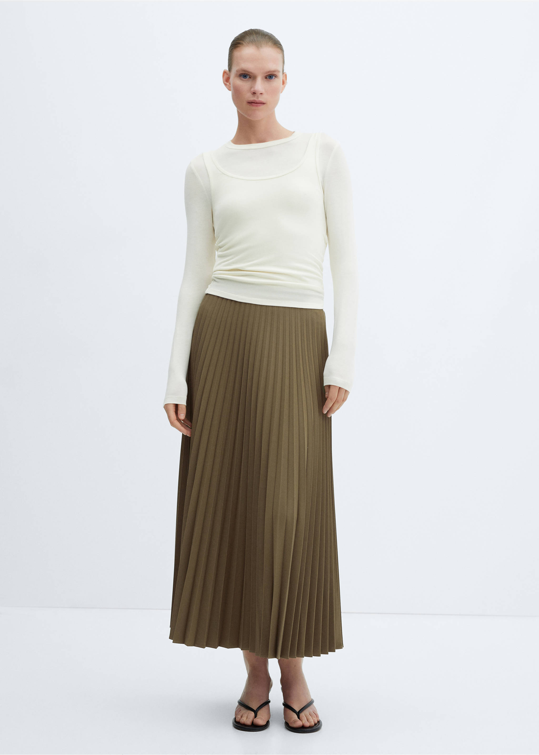 Pleated long skirt - General plane, Green. Ref: 67080460-00.