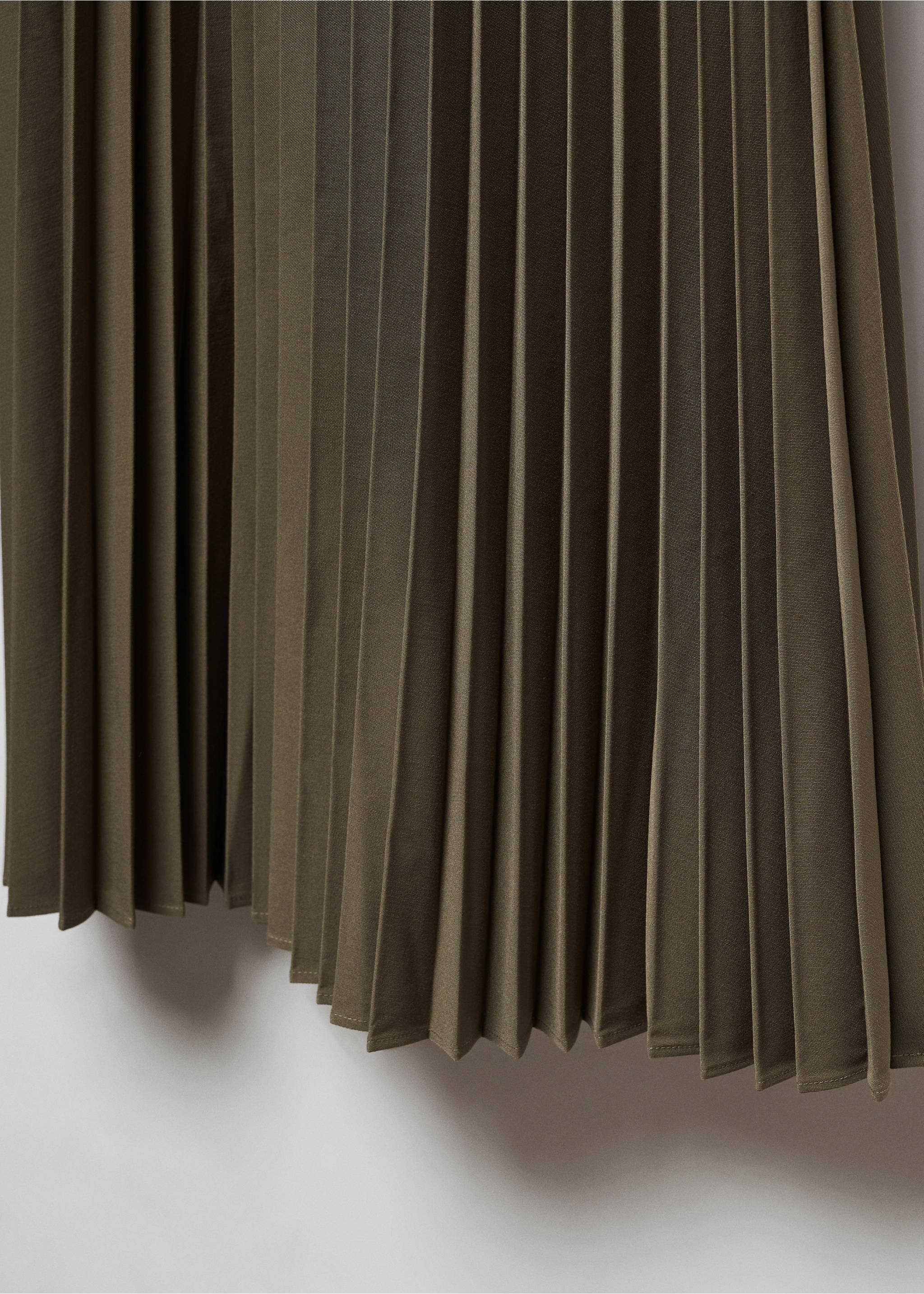 Pleated long skirt - Details of the article 8, Green. Ref: 67080460-00.