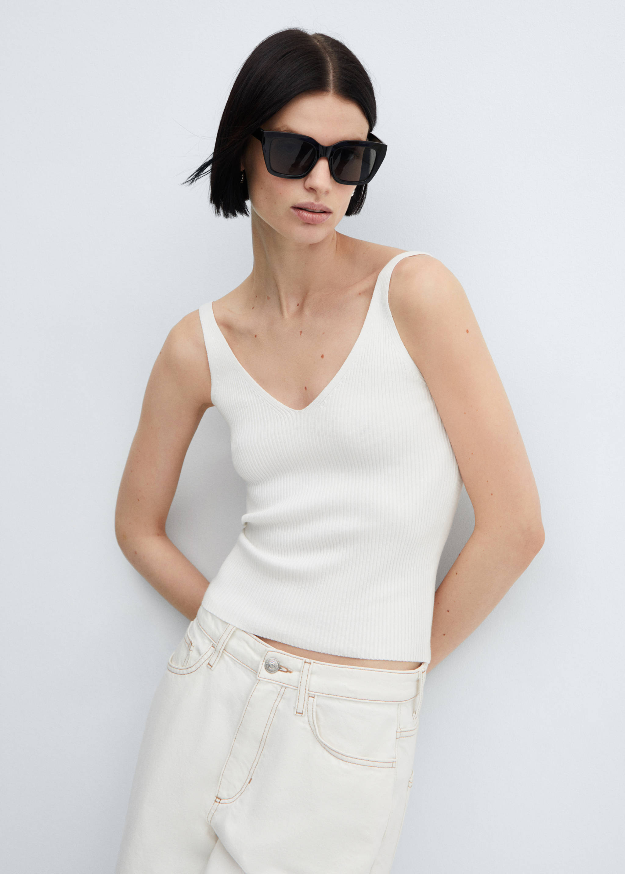 V-neck knitted top - Details of the article 2