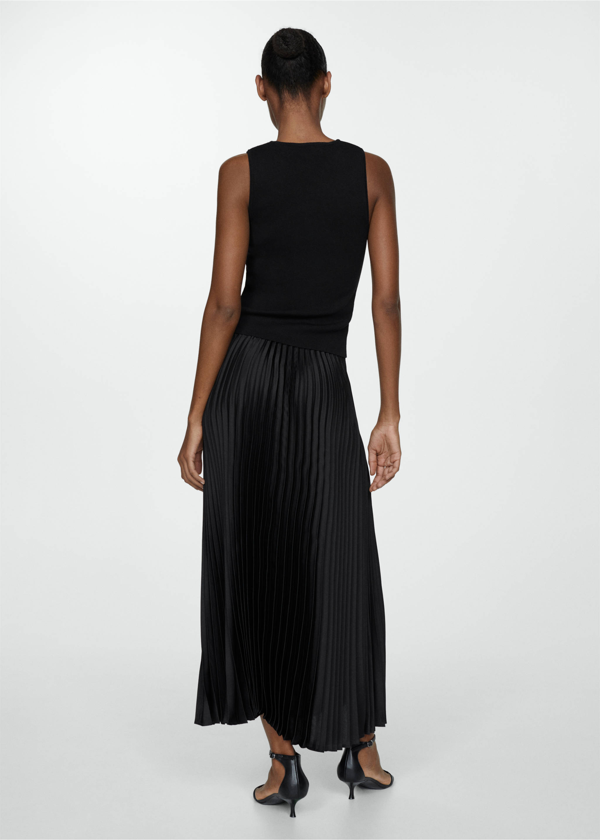 Satin pleated skirt - Reverse of the article, Black. Ref: 67080470-00.