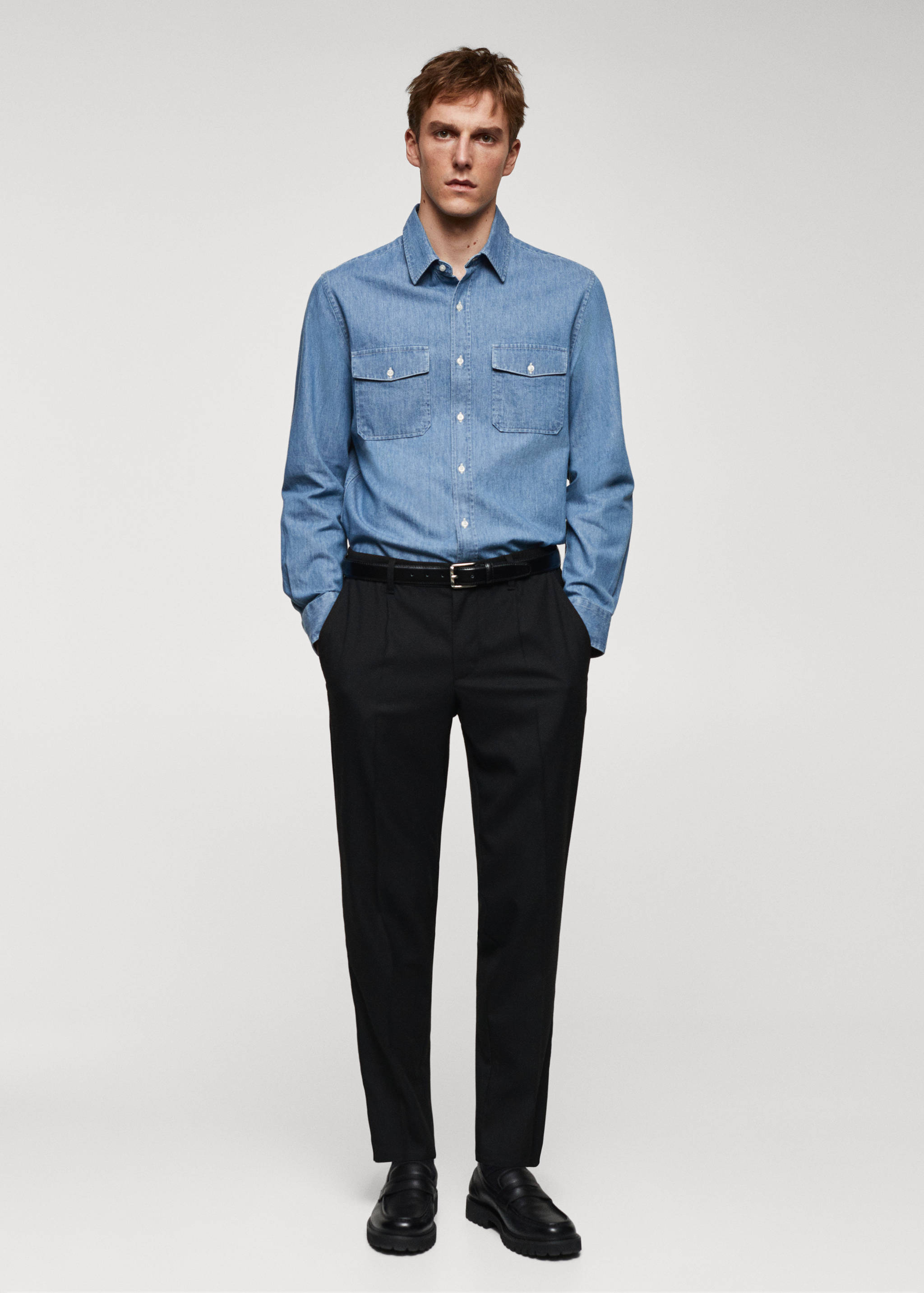 Sobrecamisa denim bolsillos - Plano general