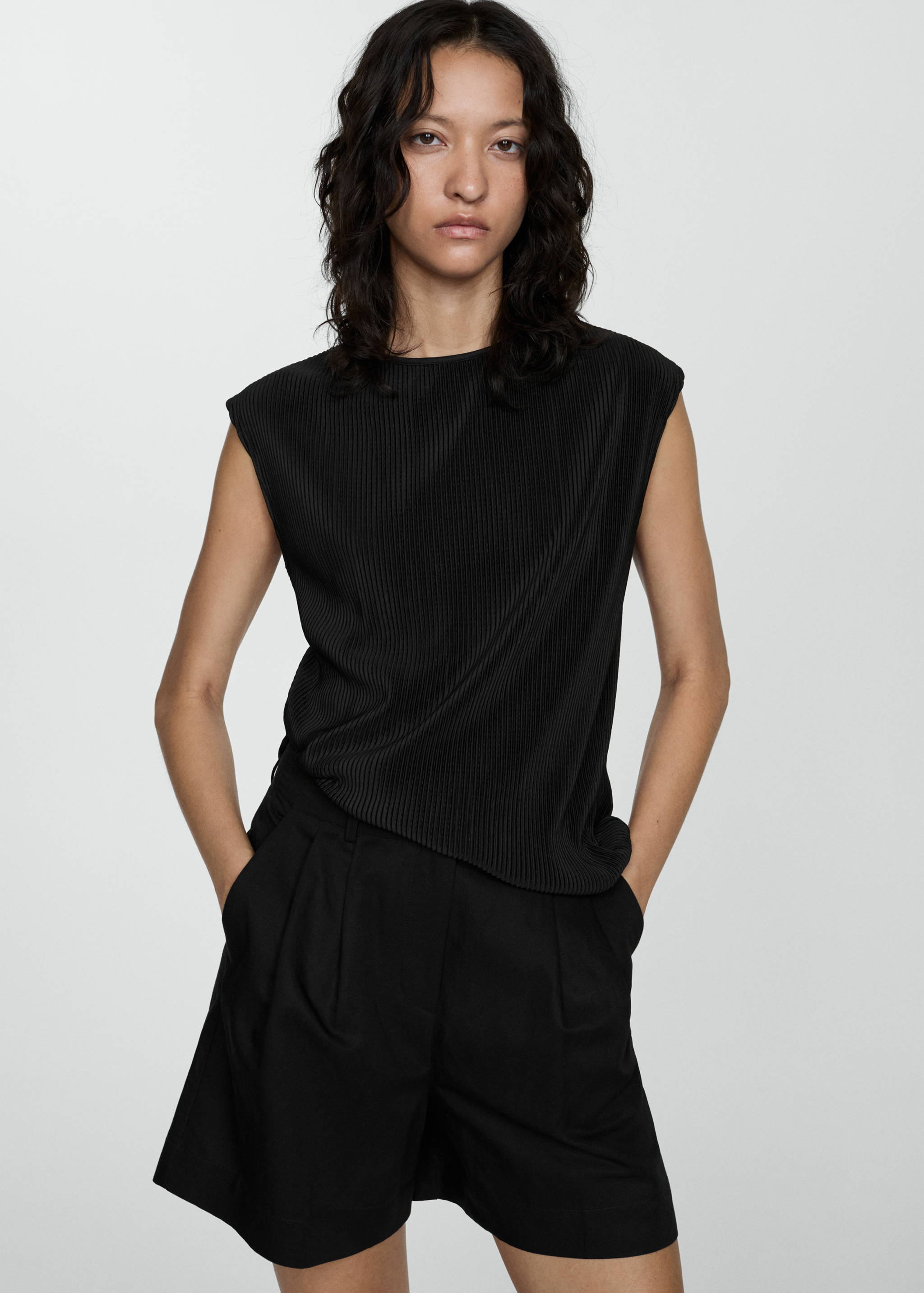 Sleeveless pleated top - Details of the article 2