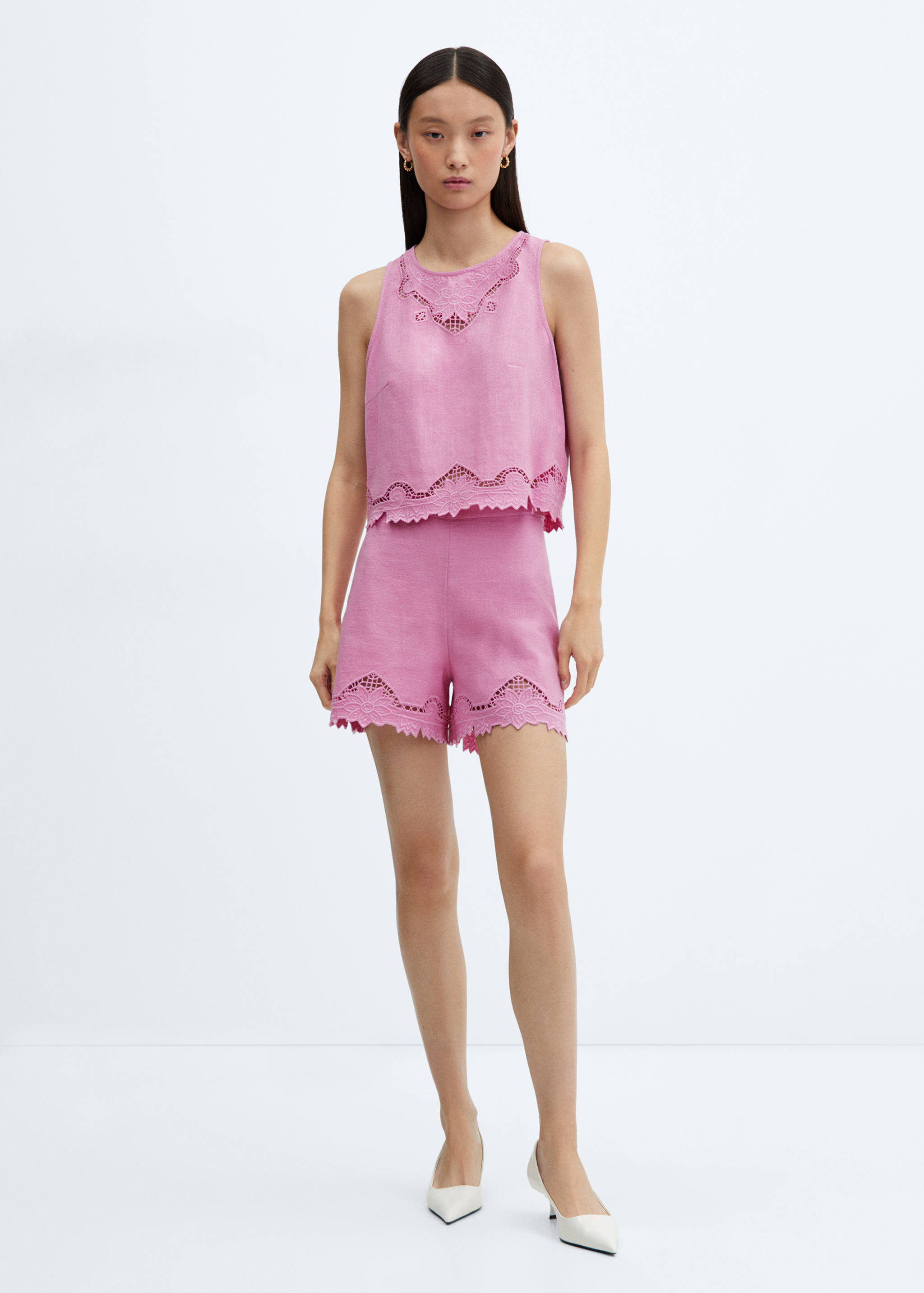 Calções de algodão bordados - Plano geral