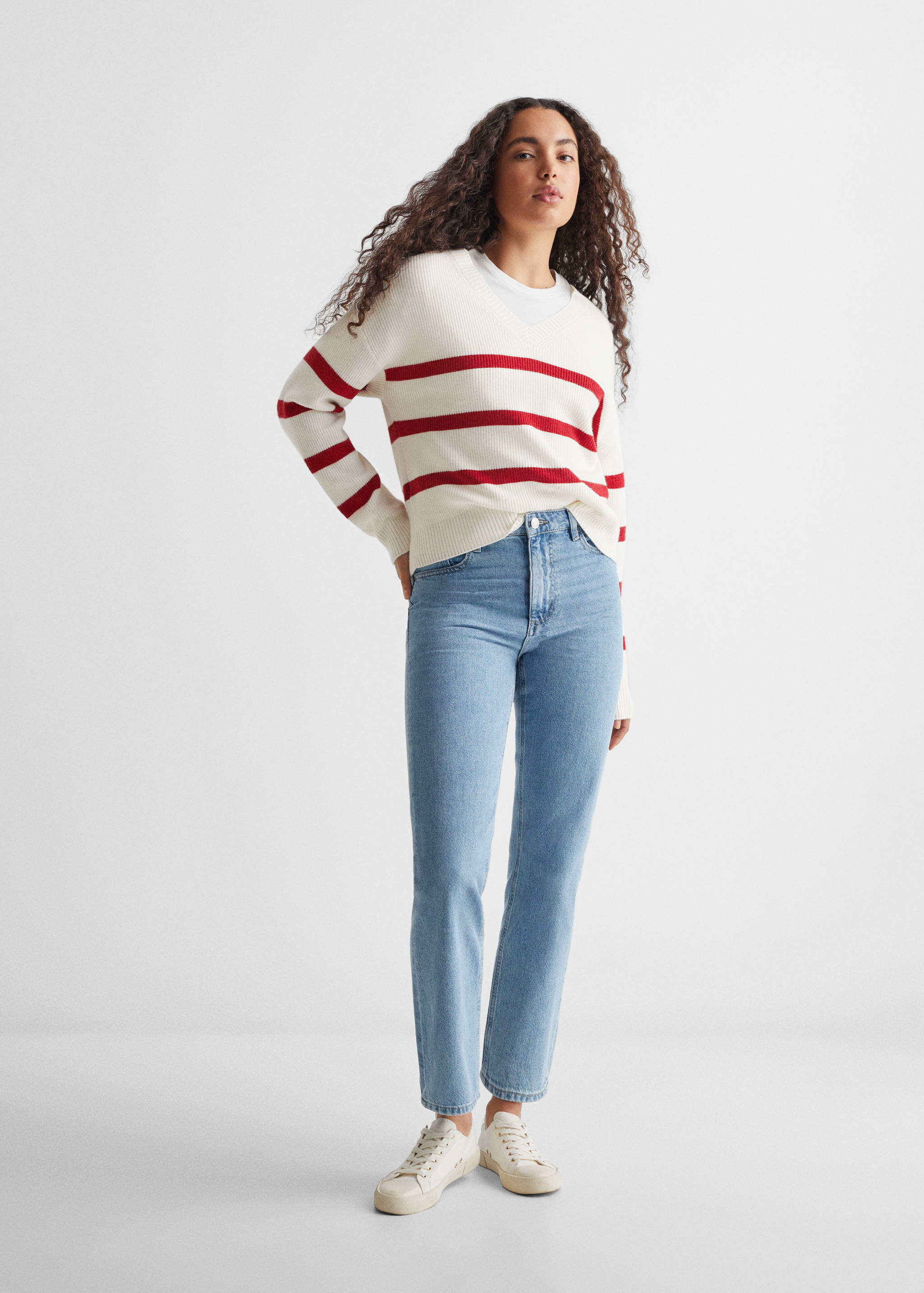 Трикотажный джемпер в полоску - Общий план