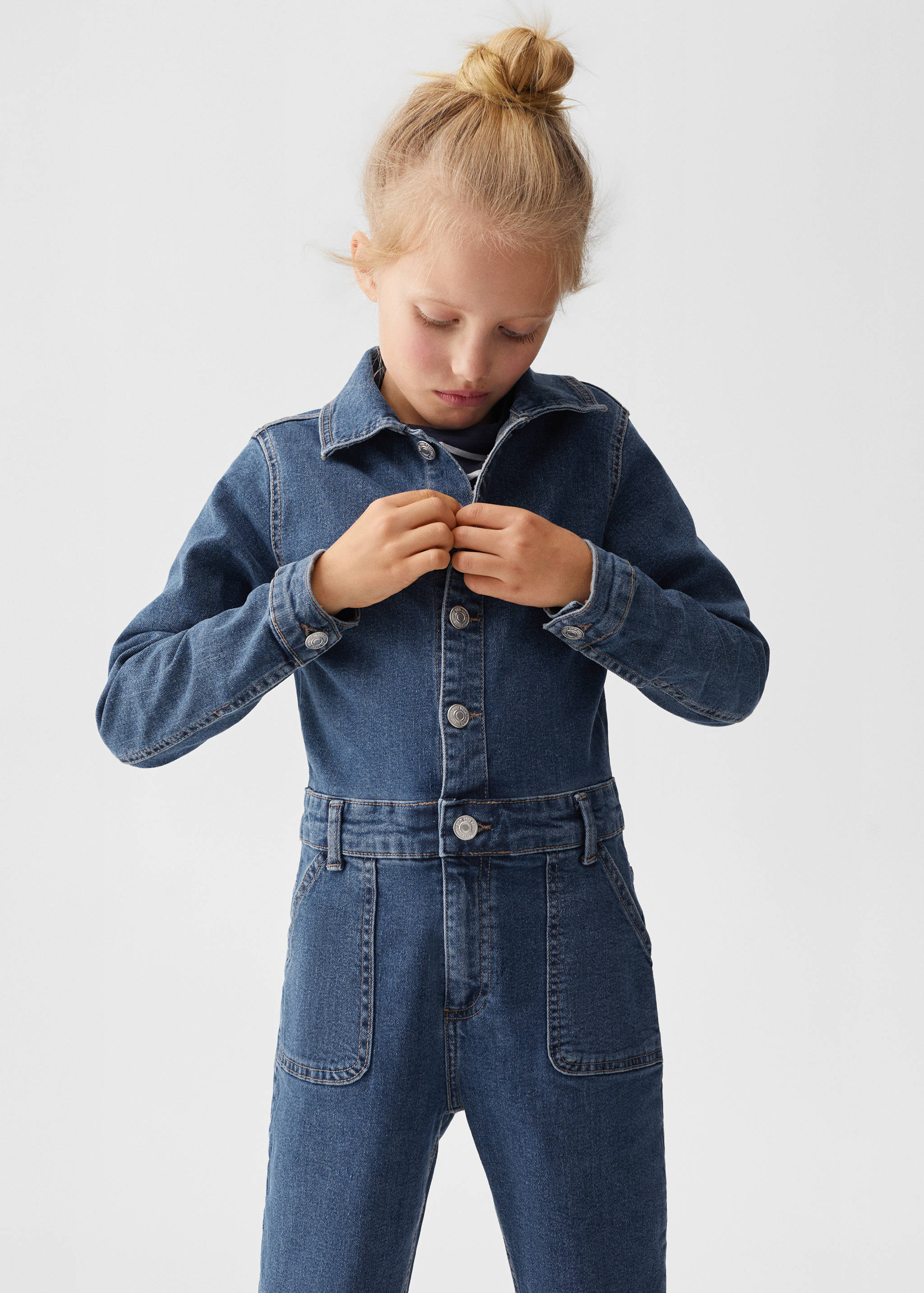 Combi-pantalon en jean - Plan moyen