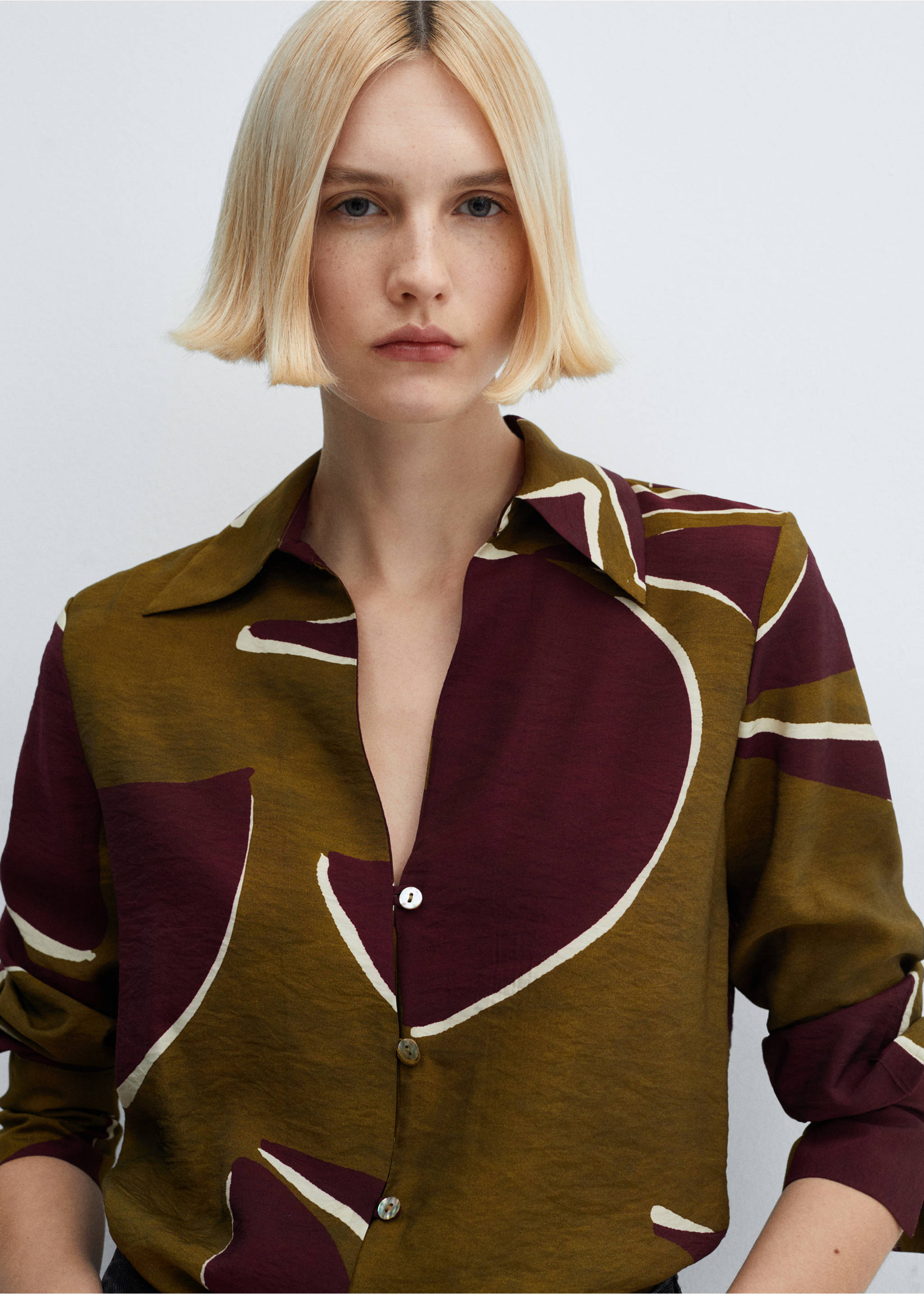 Satin print shirt - Details of the article 1, Burgundy. Ref: 67084031-00.