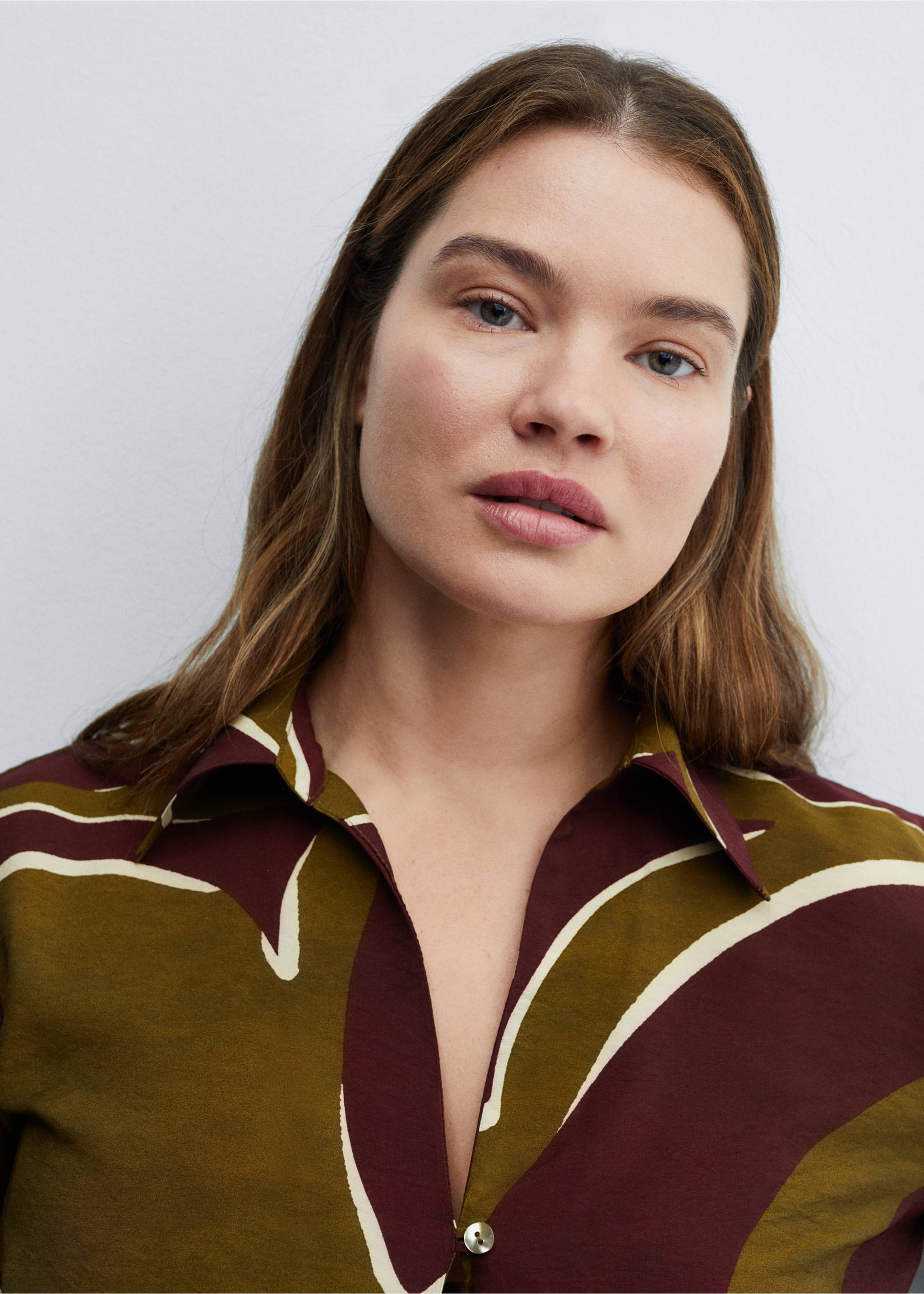 Satin print shirt - Details of the article 4, Burgundy. Ref: 67084031-00.